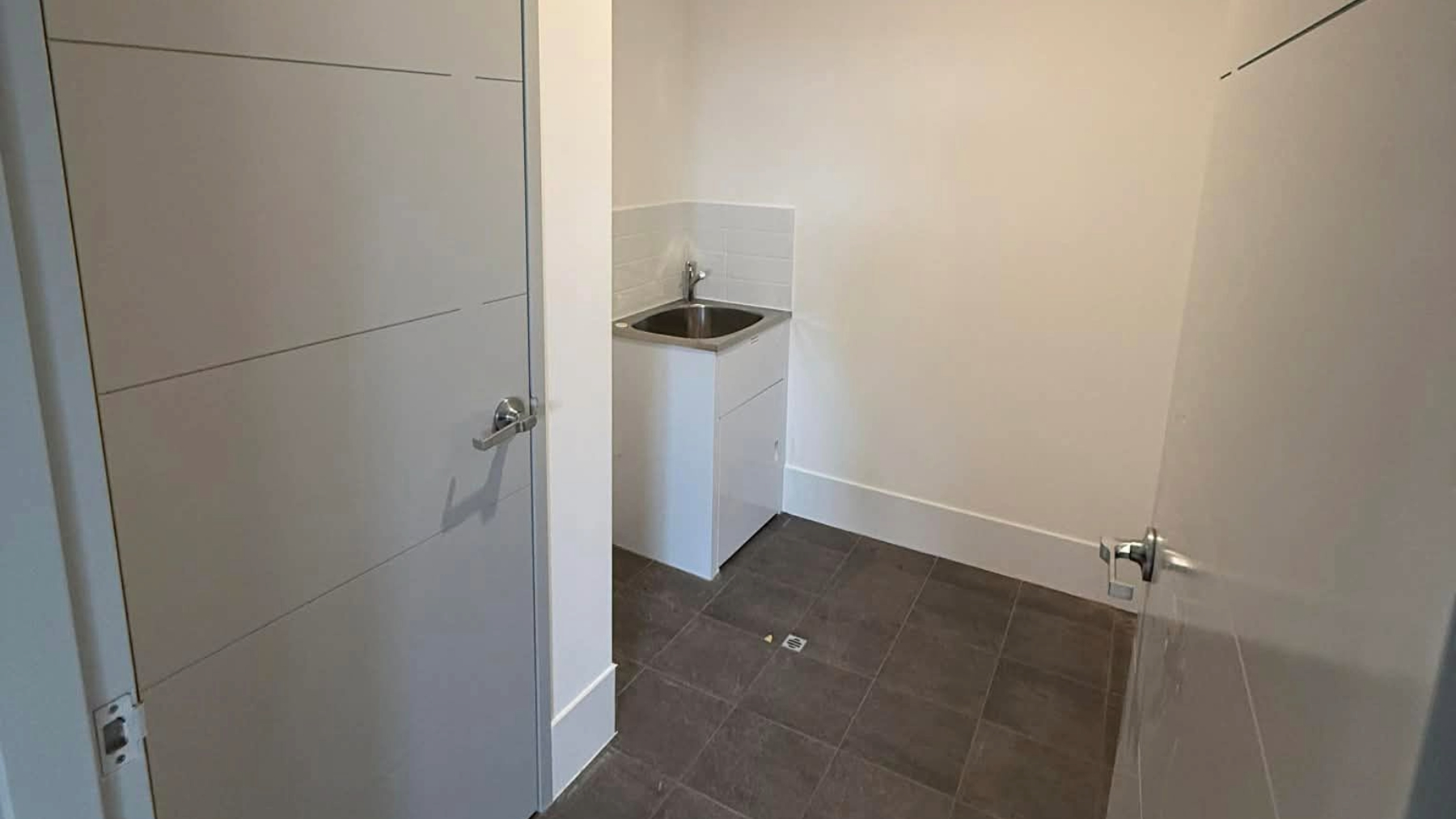 SDA Robust 2 Bedroom Villa plus OOA Baldivs, WA 245 — Home image 12
