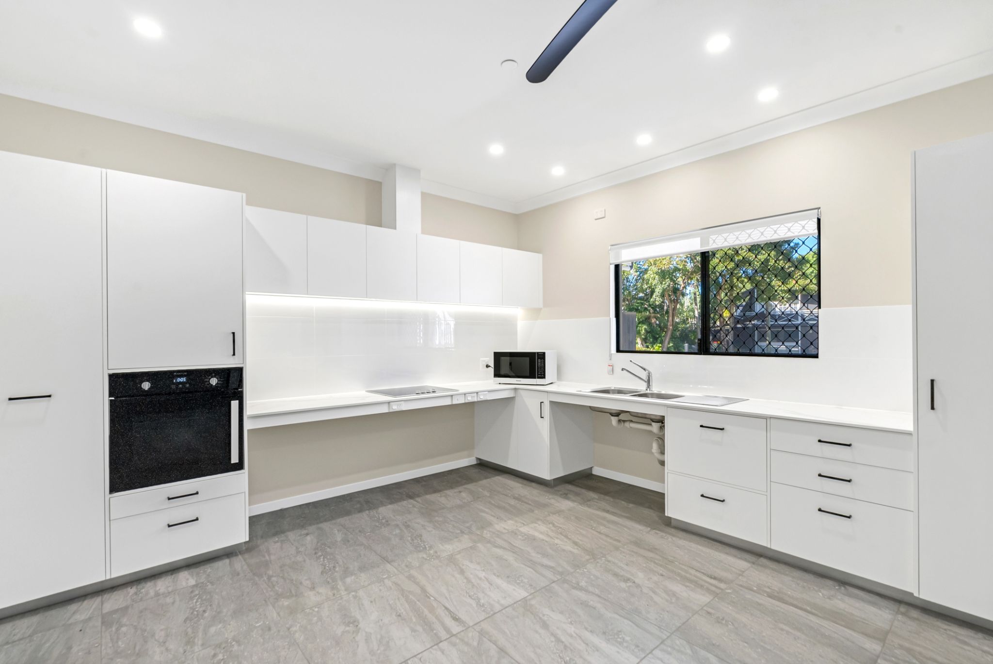 Yorkeys Knob SDA (HPS) House - Close to shops and beach! — Home image 3