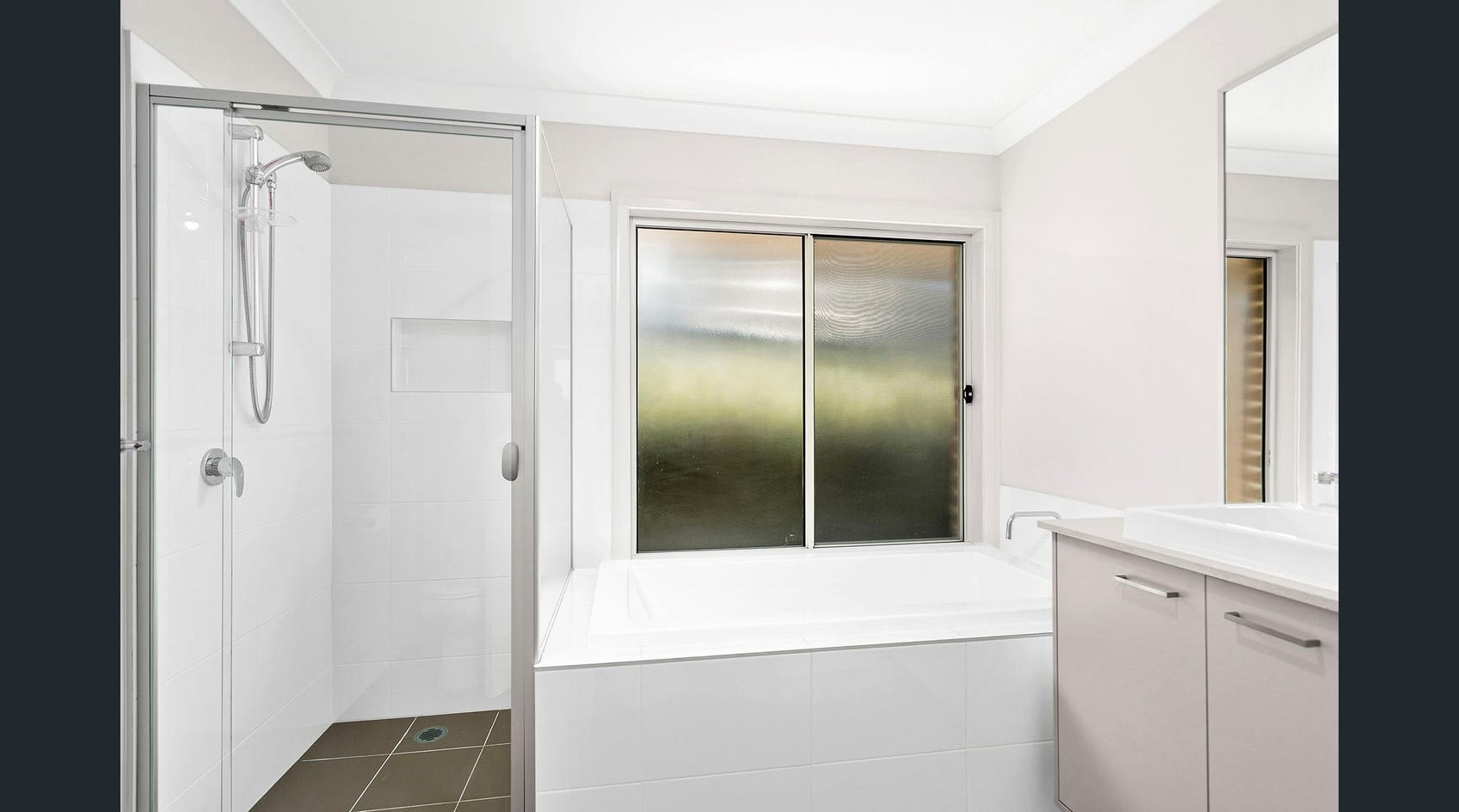 Brooks Reach, Horsley — Home image 5