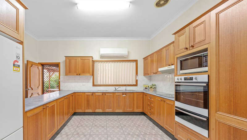 A spacious and central home in Campsie NSW! — Home image 9