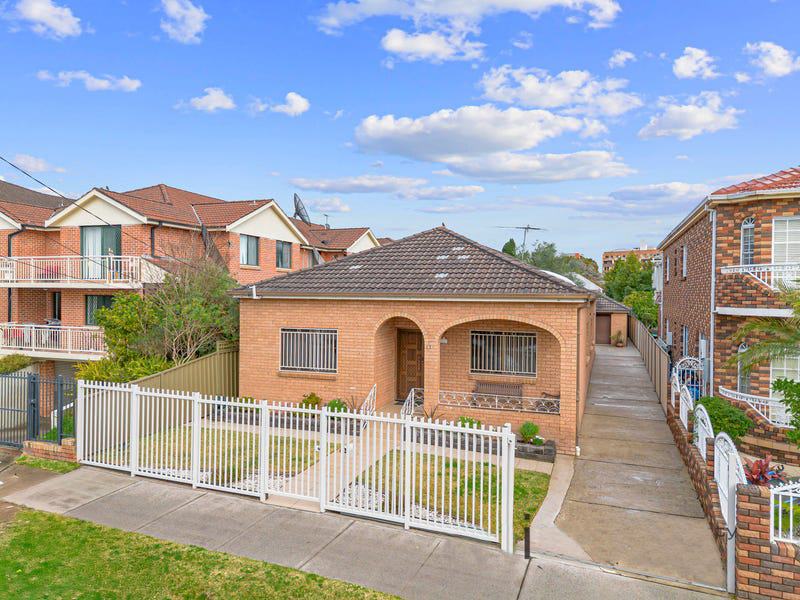 A spacious and central home in Campsie NSW! — Home image 4