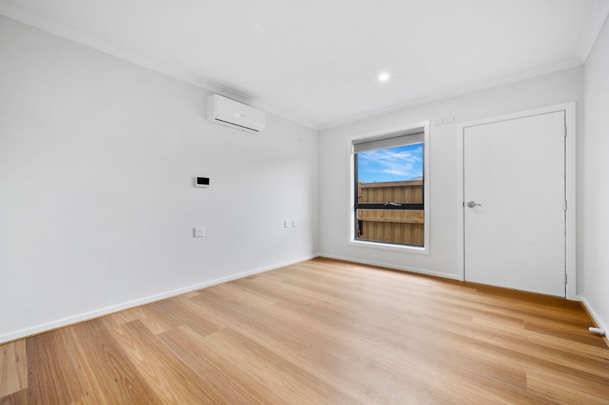 Modern 4-Bedroom HPS+R - Houdini Drive, Tarneit VIC — Home image 8