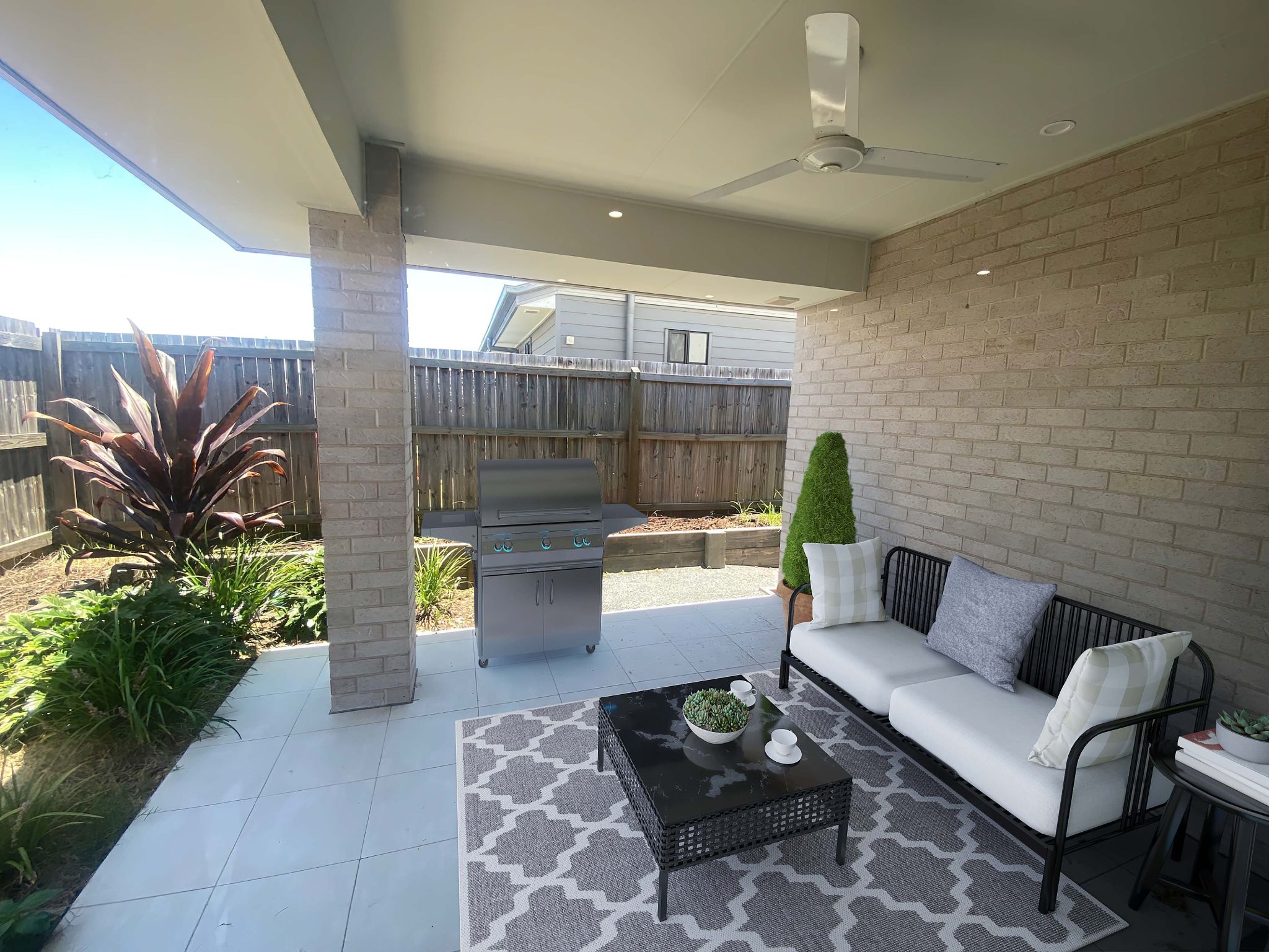 HPS home with solar power - reduce your energy costs!! — Home image 3
