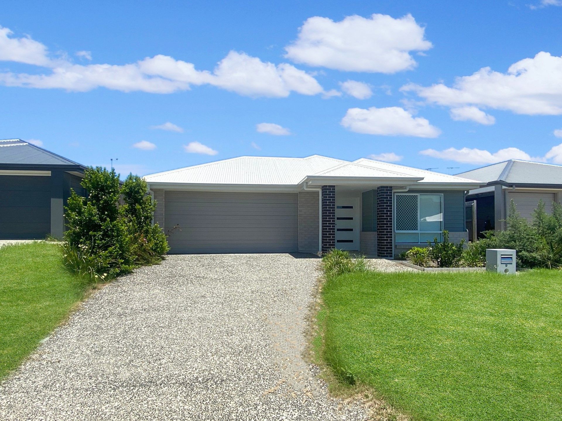 HPS home with solar power - reduce your energy costs!! — Home image 6