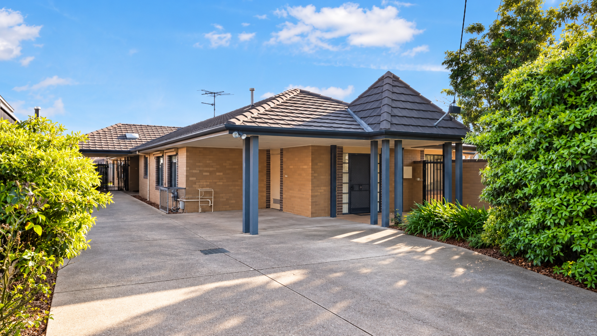 19A Rodman - Driveway, carport