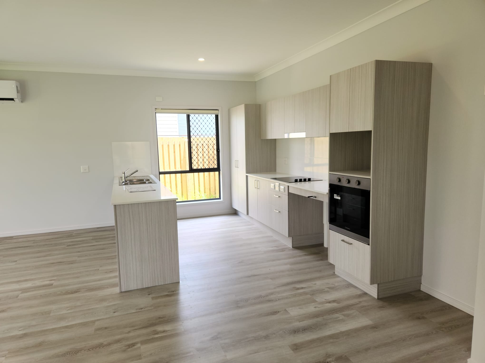 New House in heart of Warwick — Home image 6