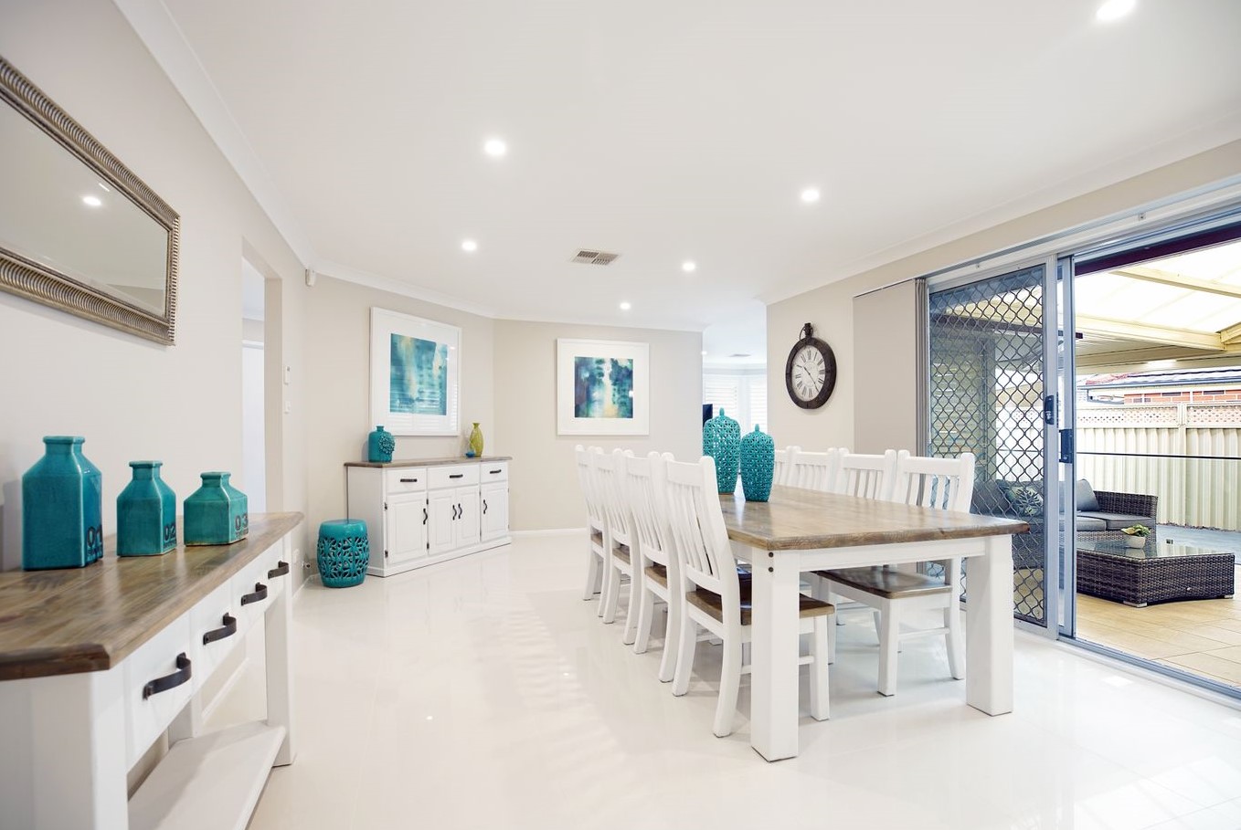 Spacious Glenmore Park home: modern kitchen and multiple living areas — Home image 2