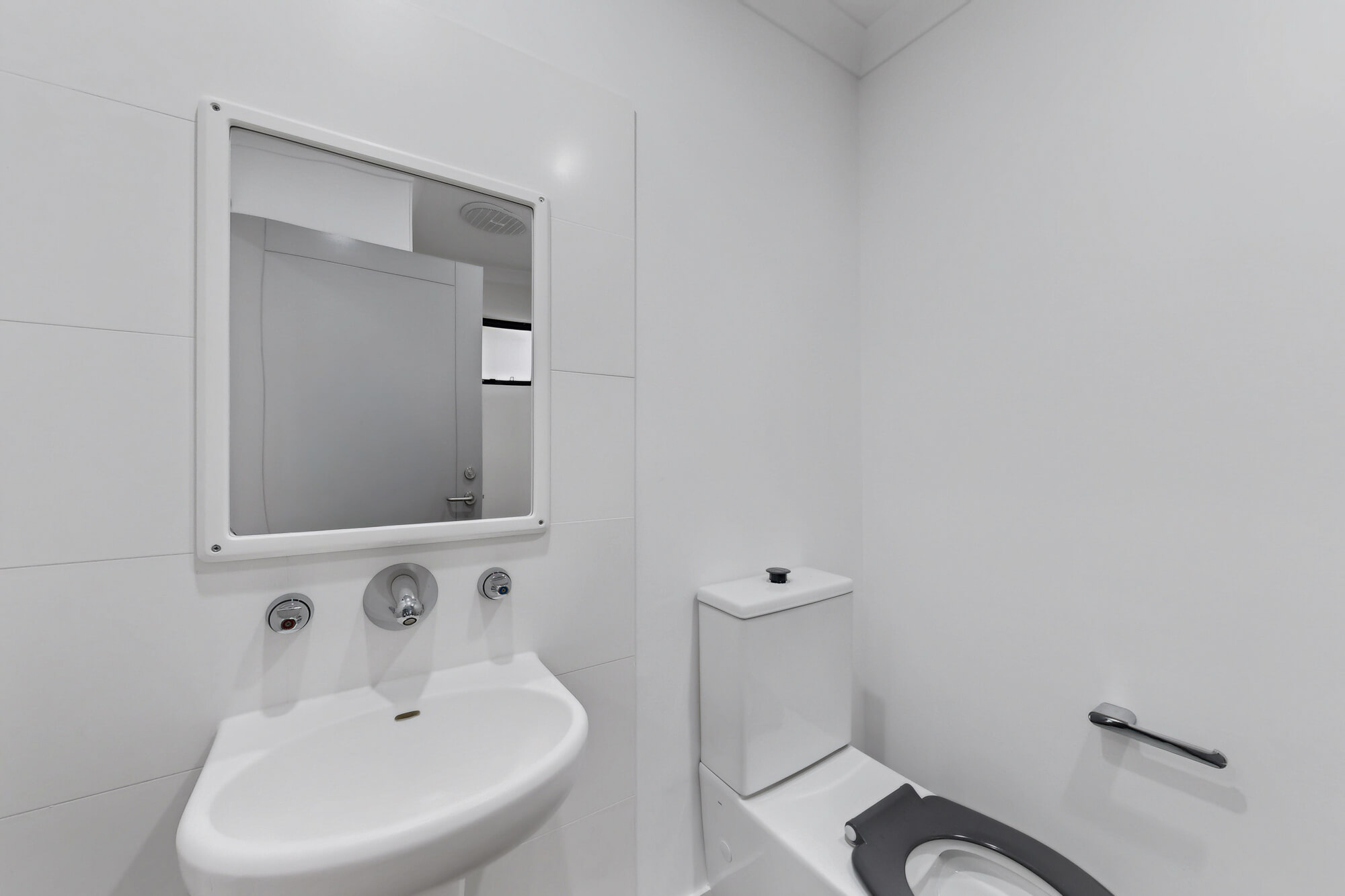 10D Markham Place Bentley, WA – Robust — Home image 4