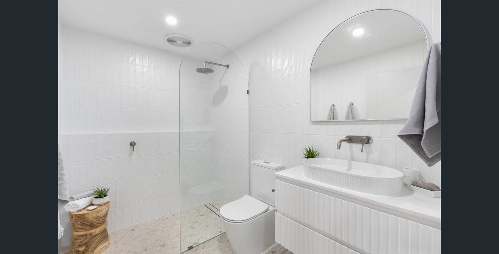 New SIL Home: Comfortable and Modern Living — Home image 16