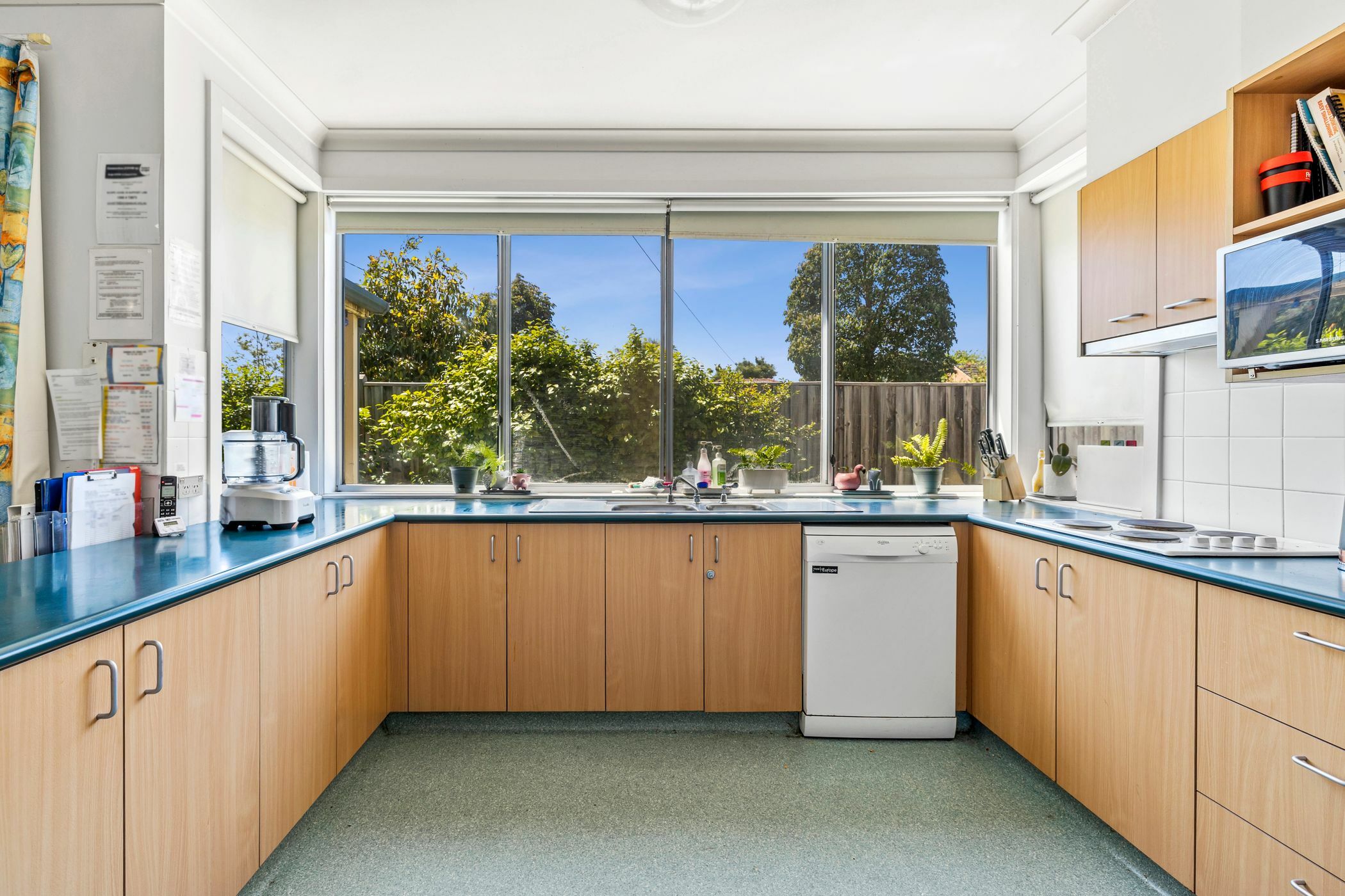 Harmonious home environment in Highett. — Home image 3