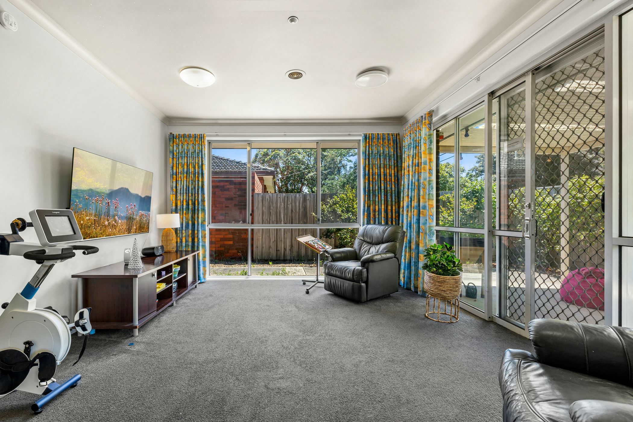 Harmonious home environment in Highett. — Home image 5