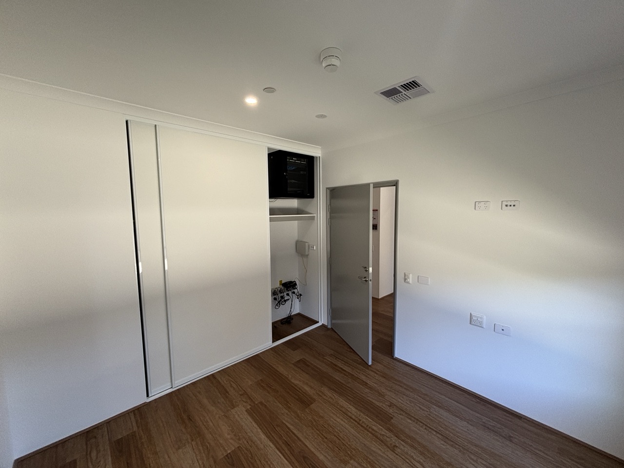 BRAND NEW - Spacious 2 Resident (HPS) (SDA) House - Armadale — Home image 3