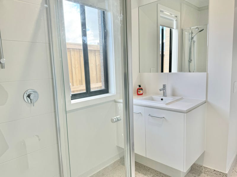 Modern 3-Bedroom Home in Greenmont, Wyndham Vale — Home image 11