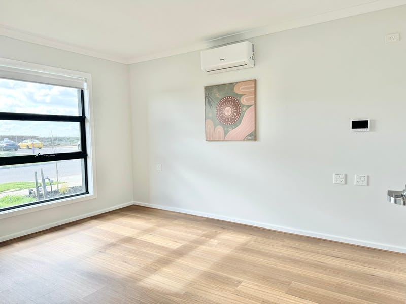 Modern 3-Bedroom Home in Greenmont, Wyndham Vale — Home image 13