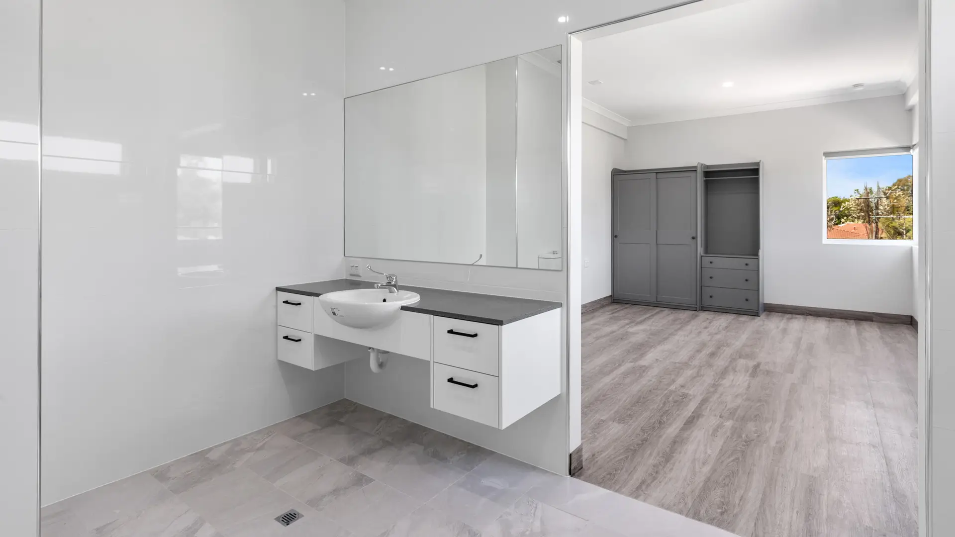 Private 2x2 Apartment Living – Premium Suite, Move-In Ready — Home image 8
