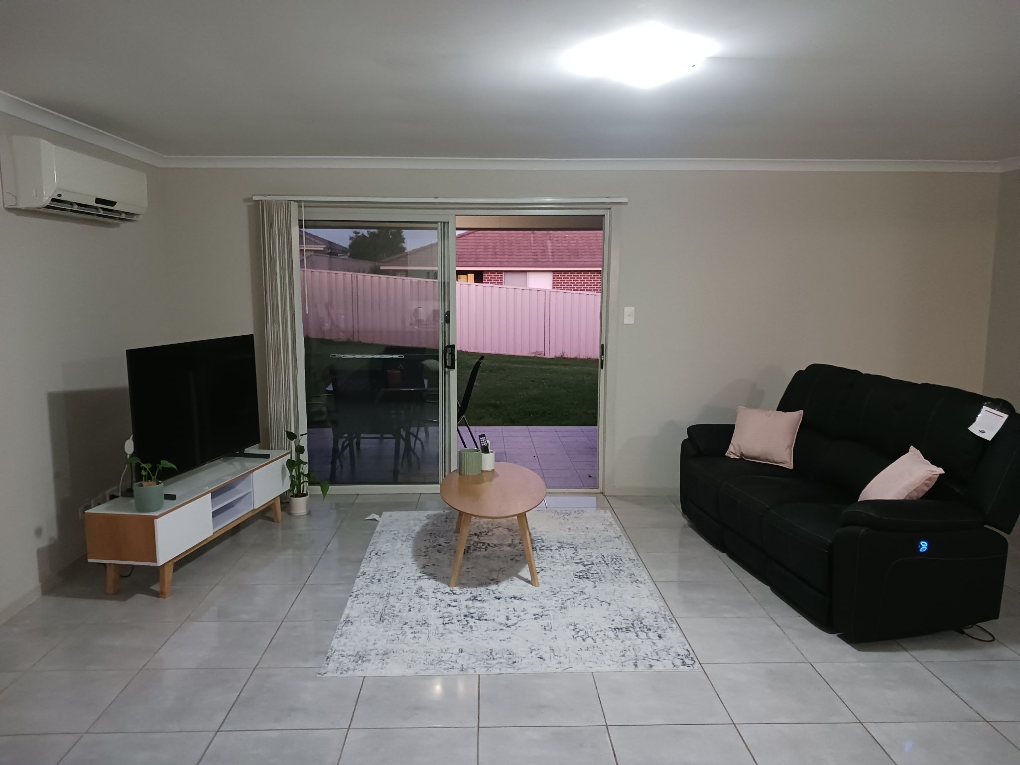 Stylish SIL home in Thornton: PETS CONSIDERED — Home image 2