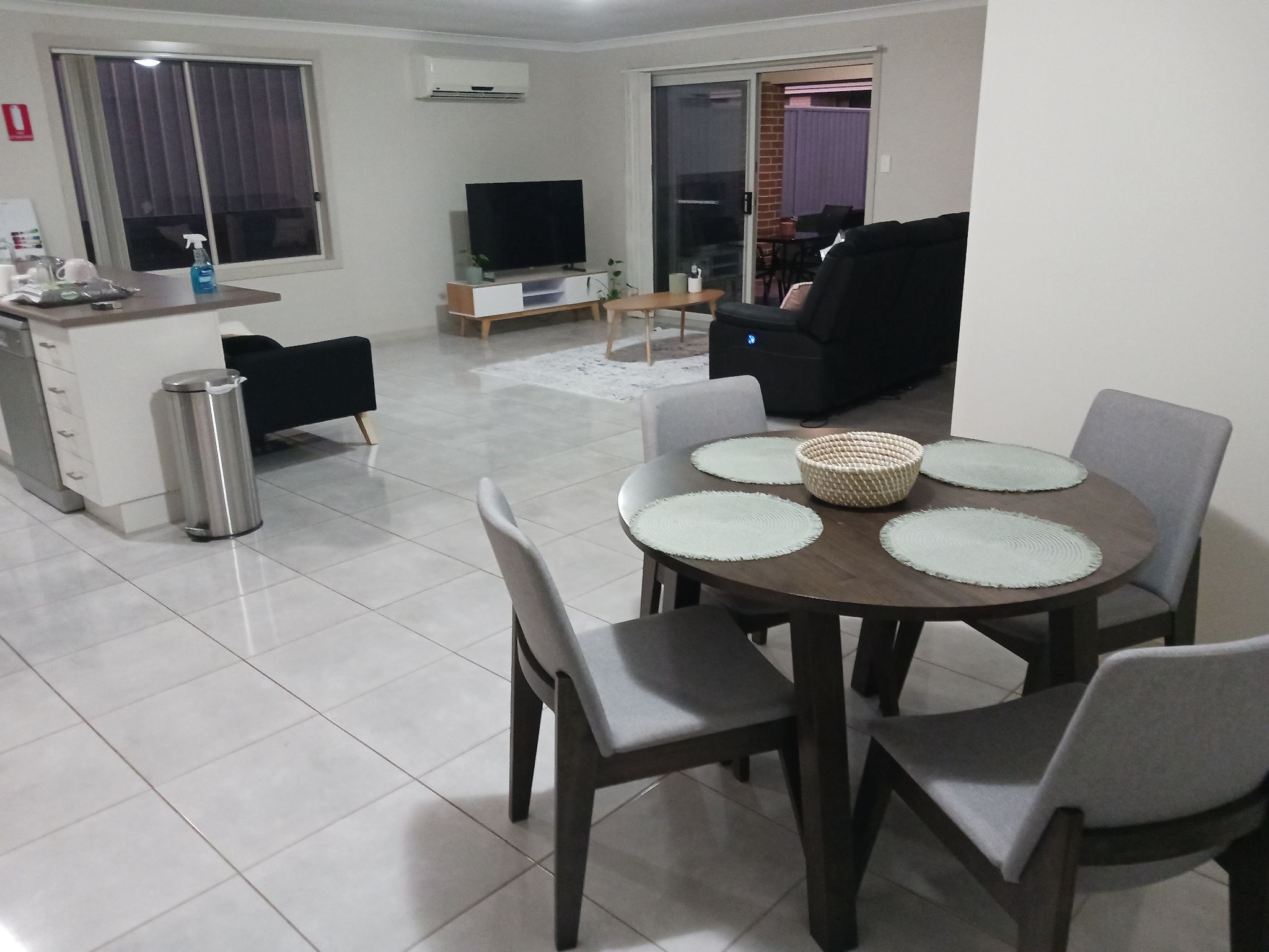 Stylish SIL home in Thornton: PETS CONSIDERED — Home image 3