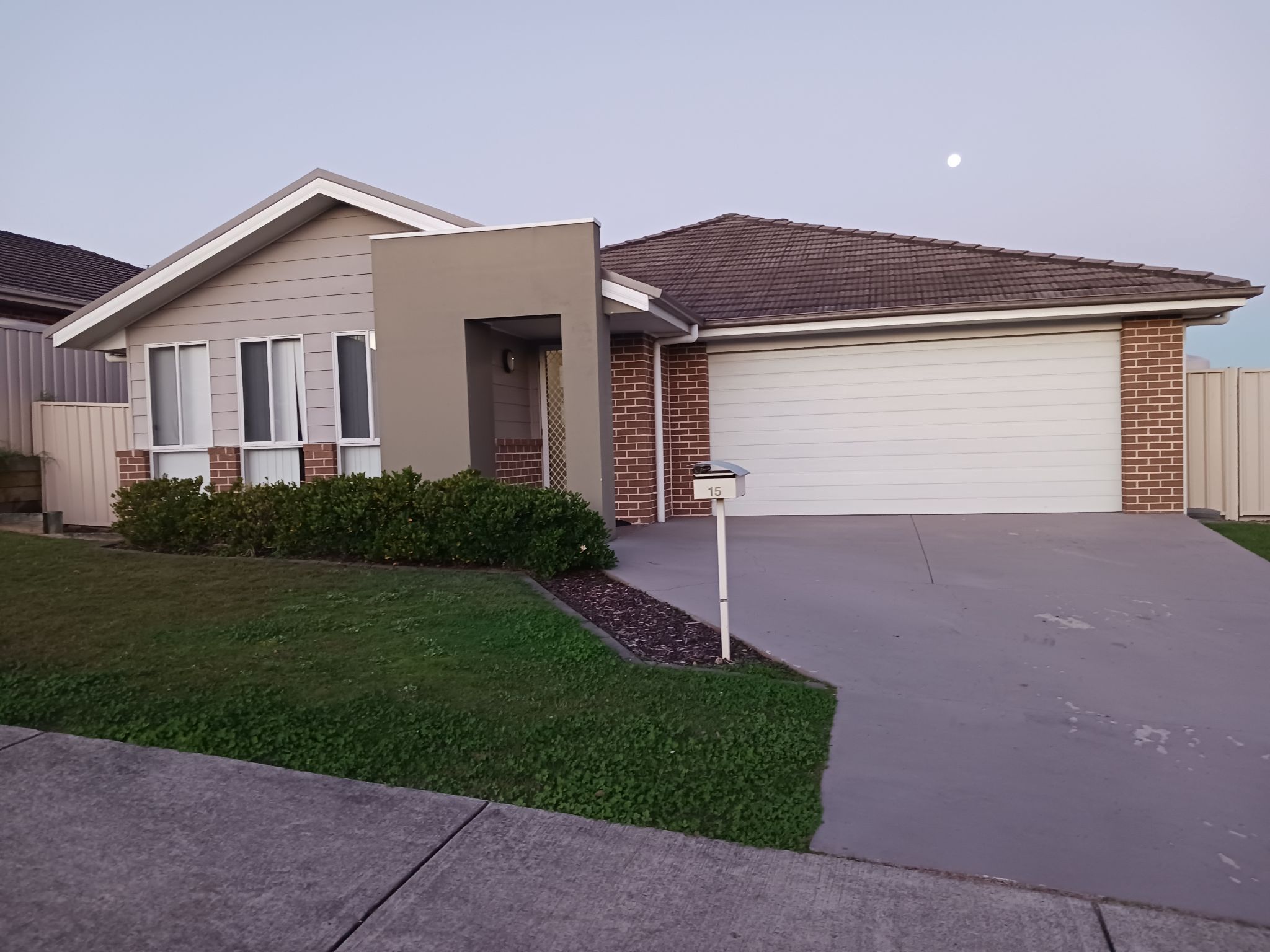 Stylish SIL home in Thornton: PETS CONSIDERED — Home image 4