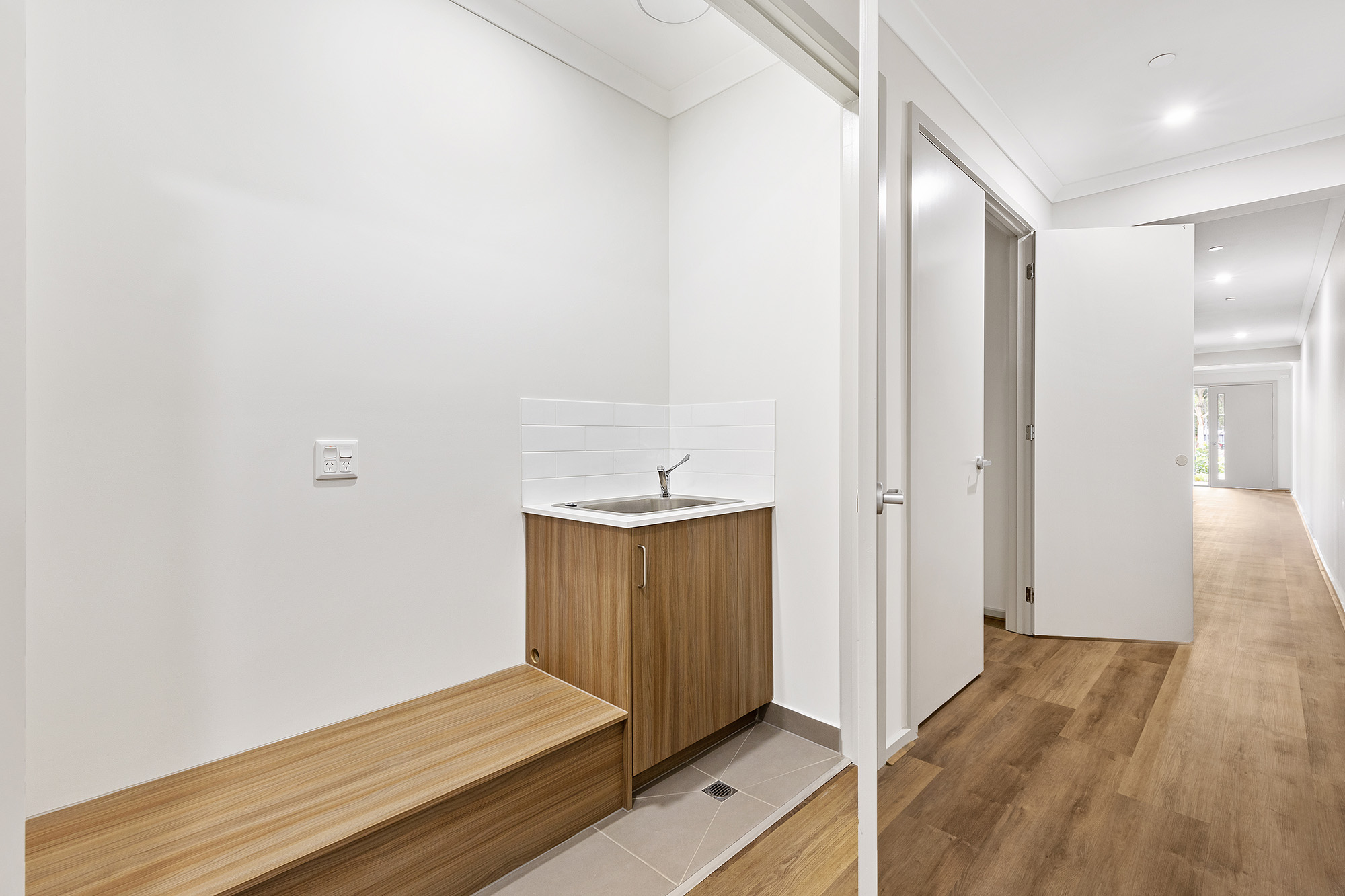 Bright Home Beside Green Reserve 2 Bed/2 Bath (+OOA) HPS — Home image 4