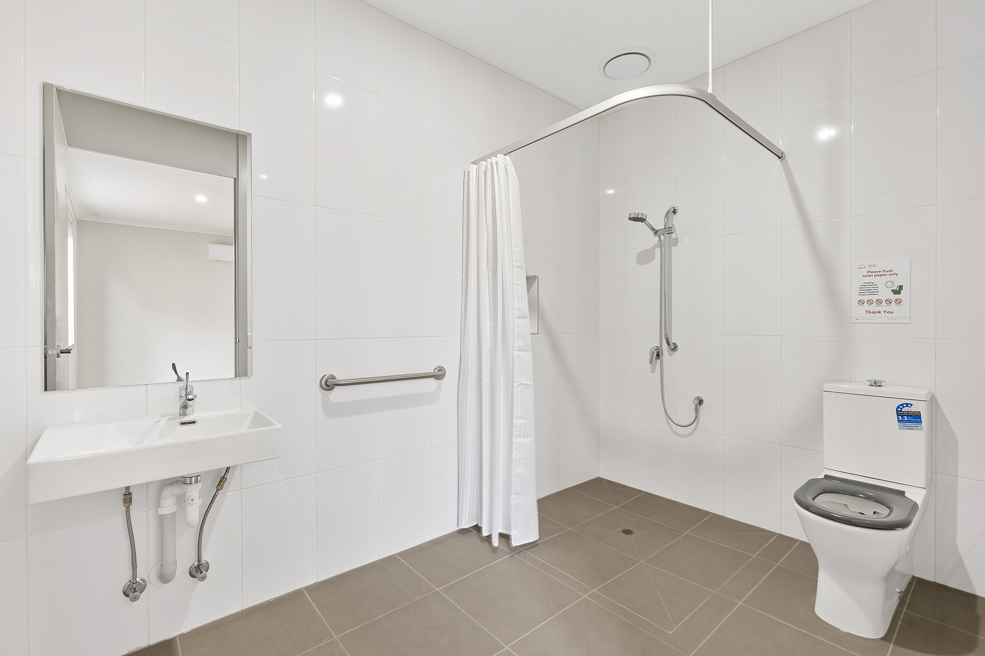Bright Home Beside Green Reserve 2 Bed/2 Bath (+OOA) HPS — Home image 10