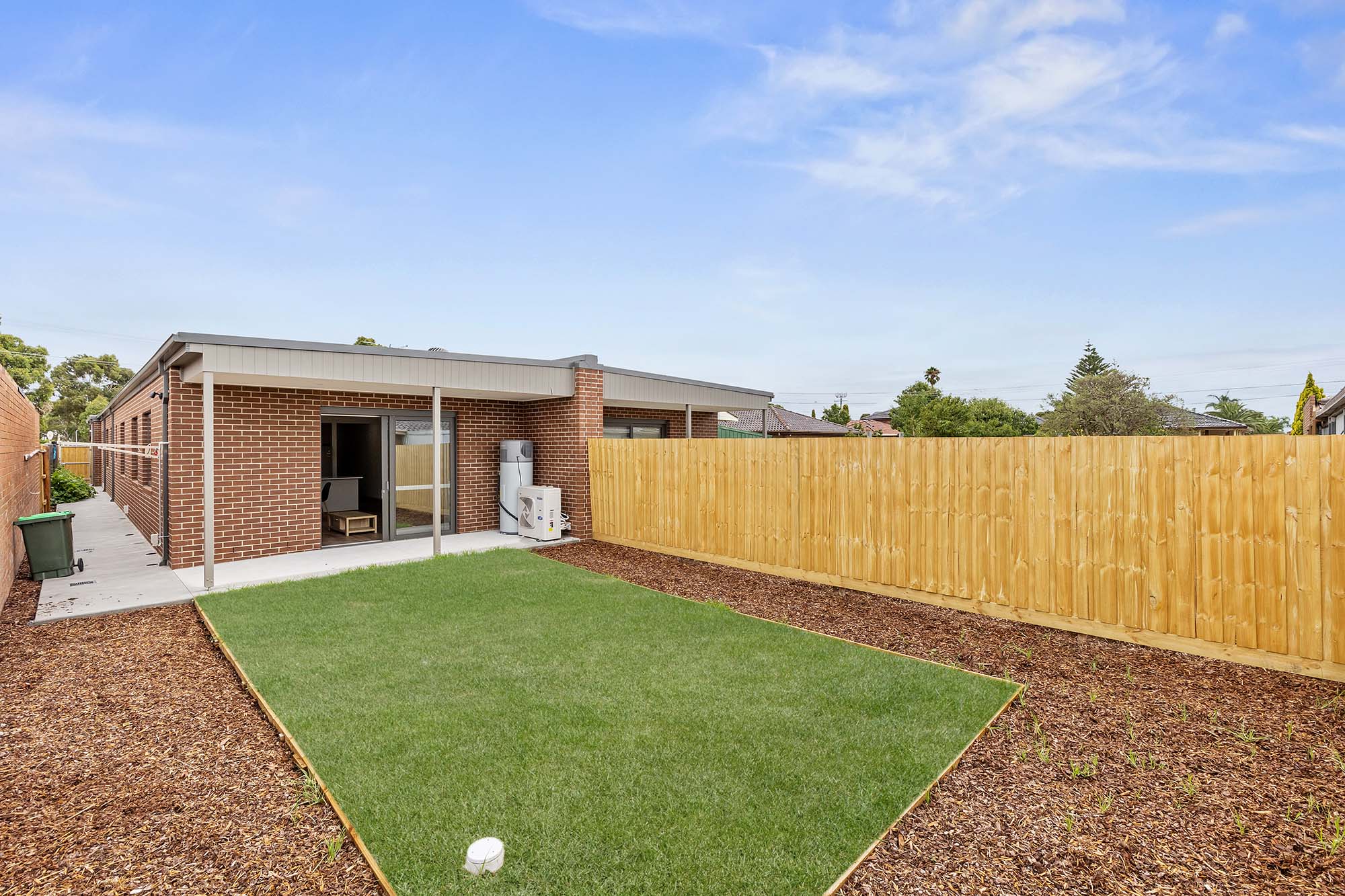 Bright Home Beside Green Reserve 2 Bed/2 Bath (+OOA) HPS — Home image 14