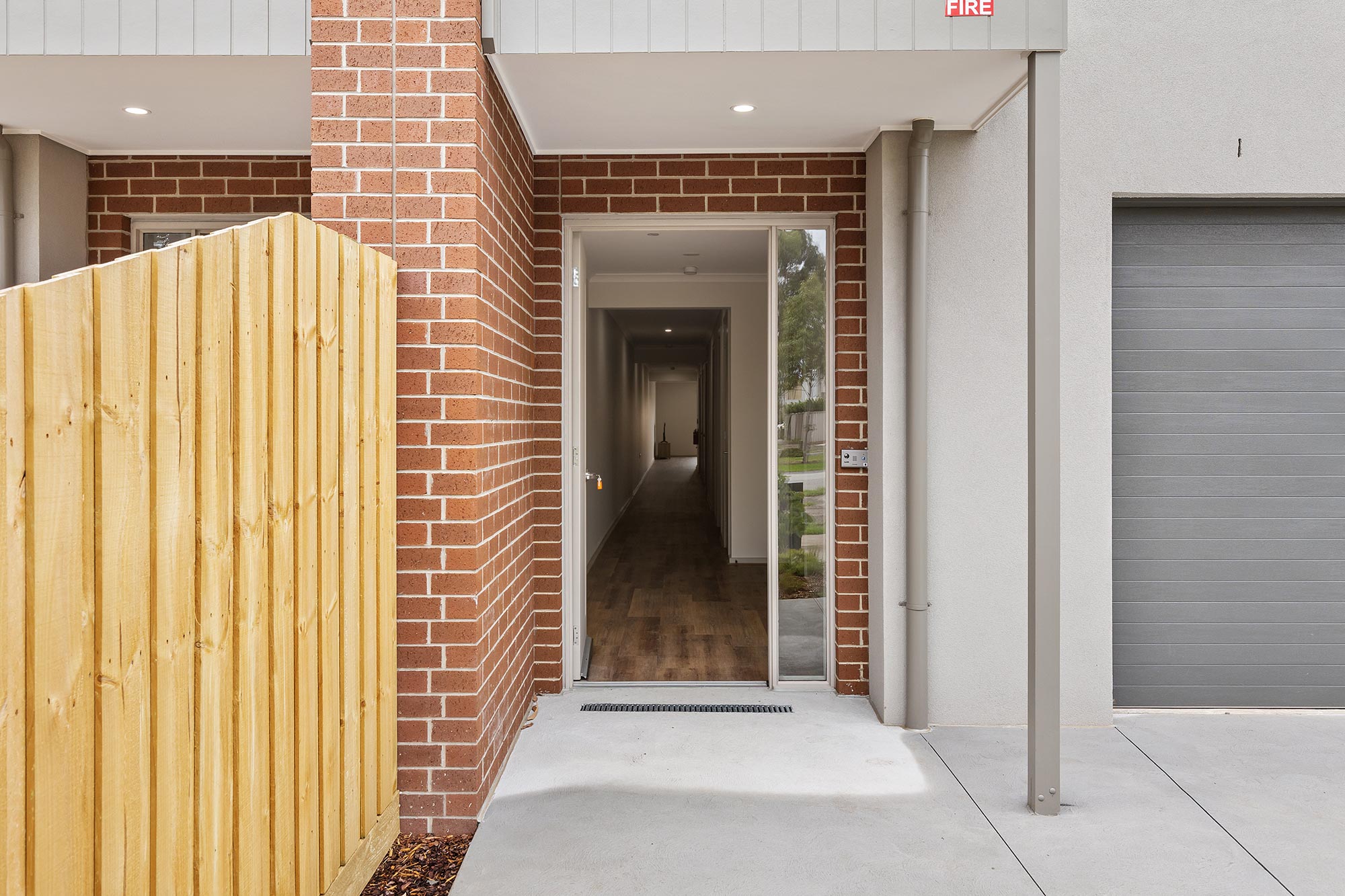 Bright Home Beside Green Reserve 2 Bed/2 Bath (+OOA) HPS — Home image 17