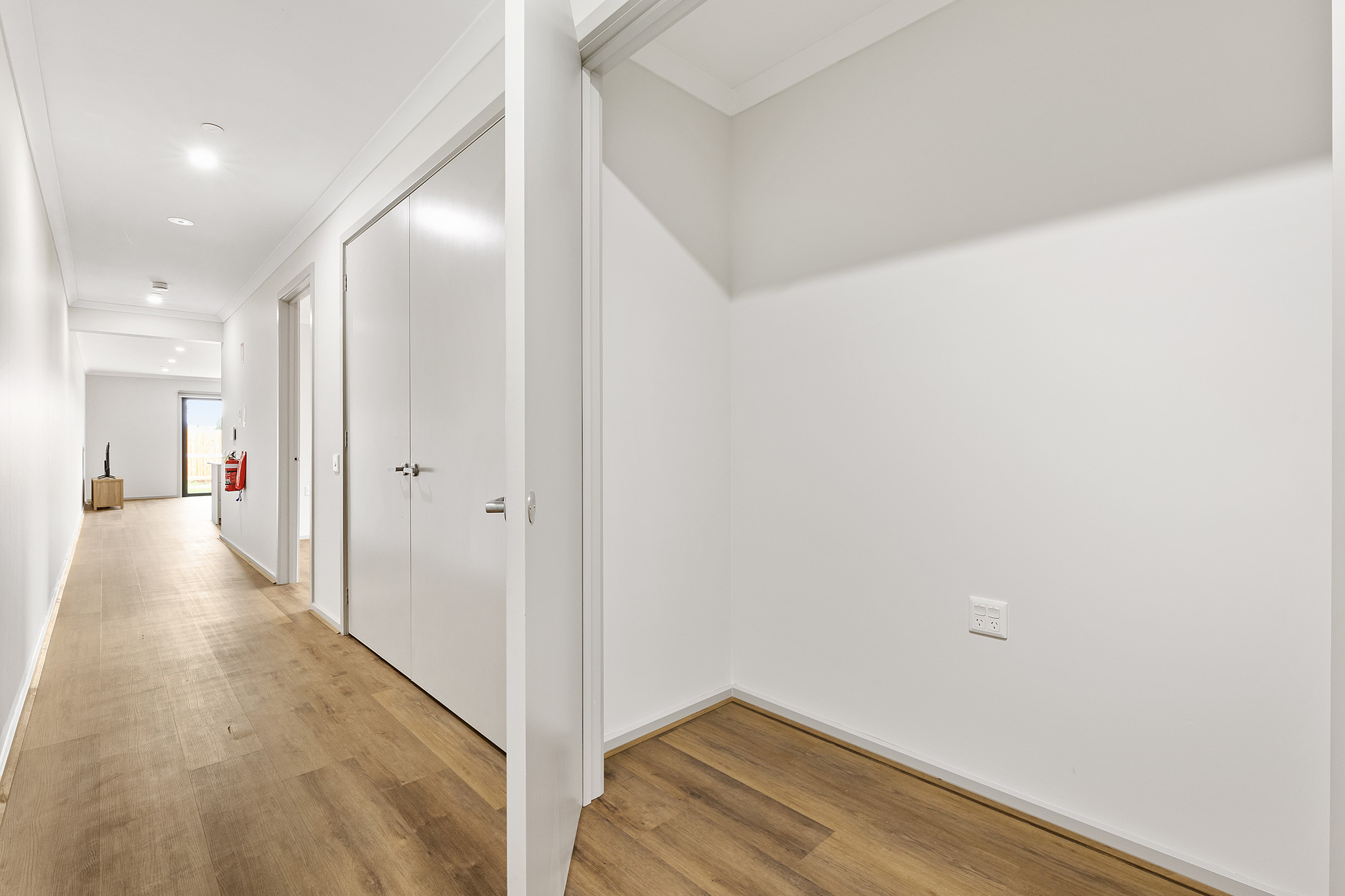 Bright Home Beside Green Reserve 2 Bed/2 Bath (+OOA) HPS — Home image 18