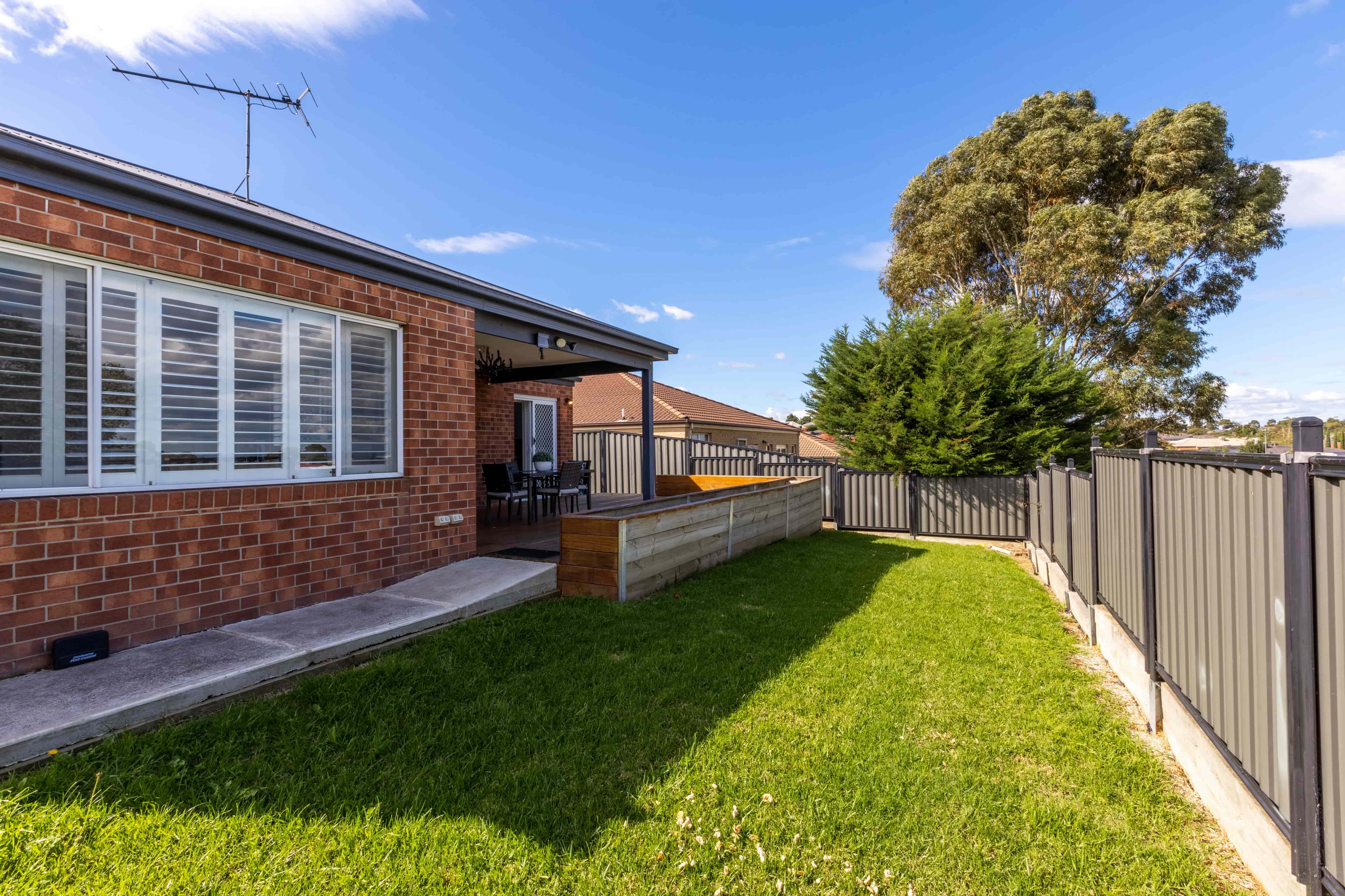 Peaceful Home in Pakenham with Open Living, Veggie Gardens & Beautiful Views — Home image 3