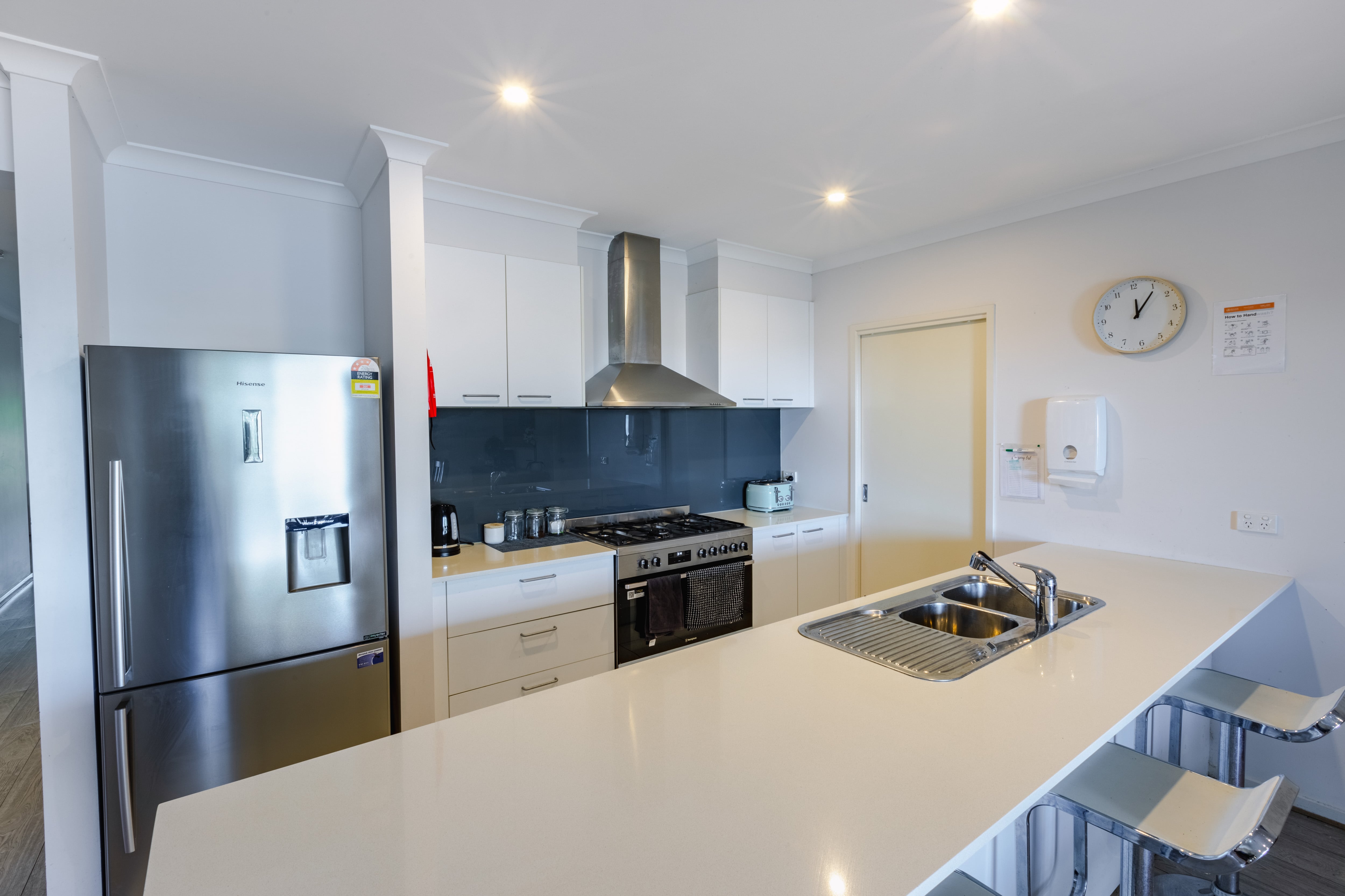 Peaceful Home in Pakenham with Open Living, Veggie Gardens & Beautiful Views — Home image 4