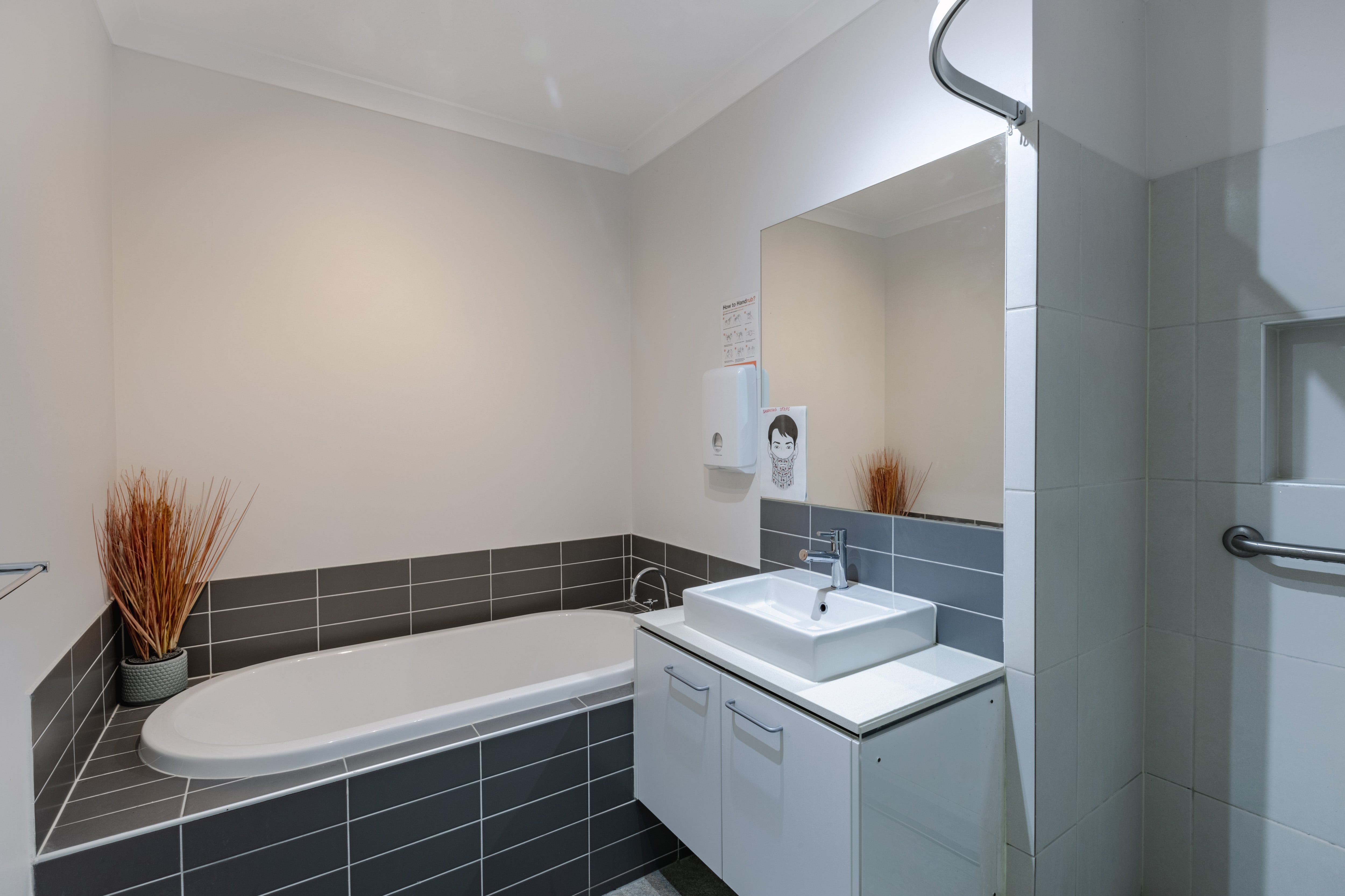 Peaceful Home in Pakenham with Open Living, Veggie Gardens & Beautiful Views — Home image 5