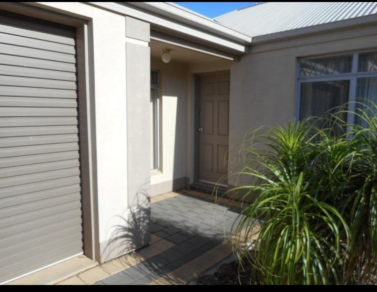 Charming 3-Bed Home in Morphett Vale 5162 — Home image 4