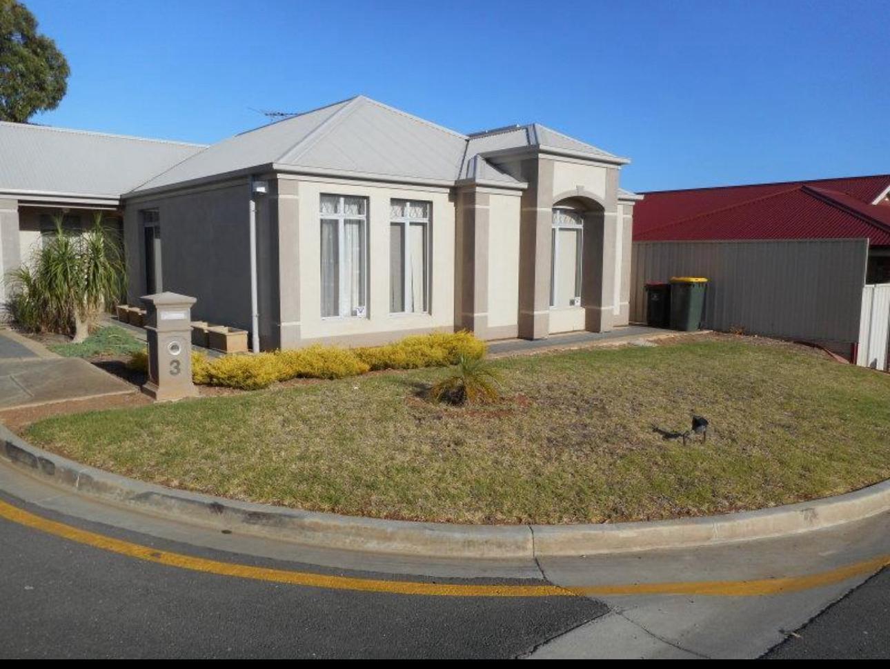 Charming 3-Bed Home in Morphett Vale 5162 — Home image 6