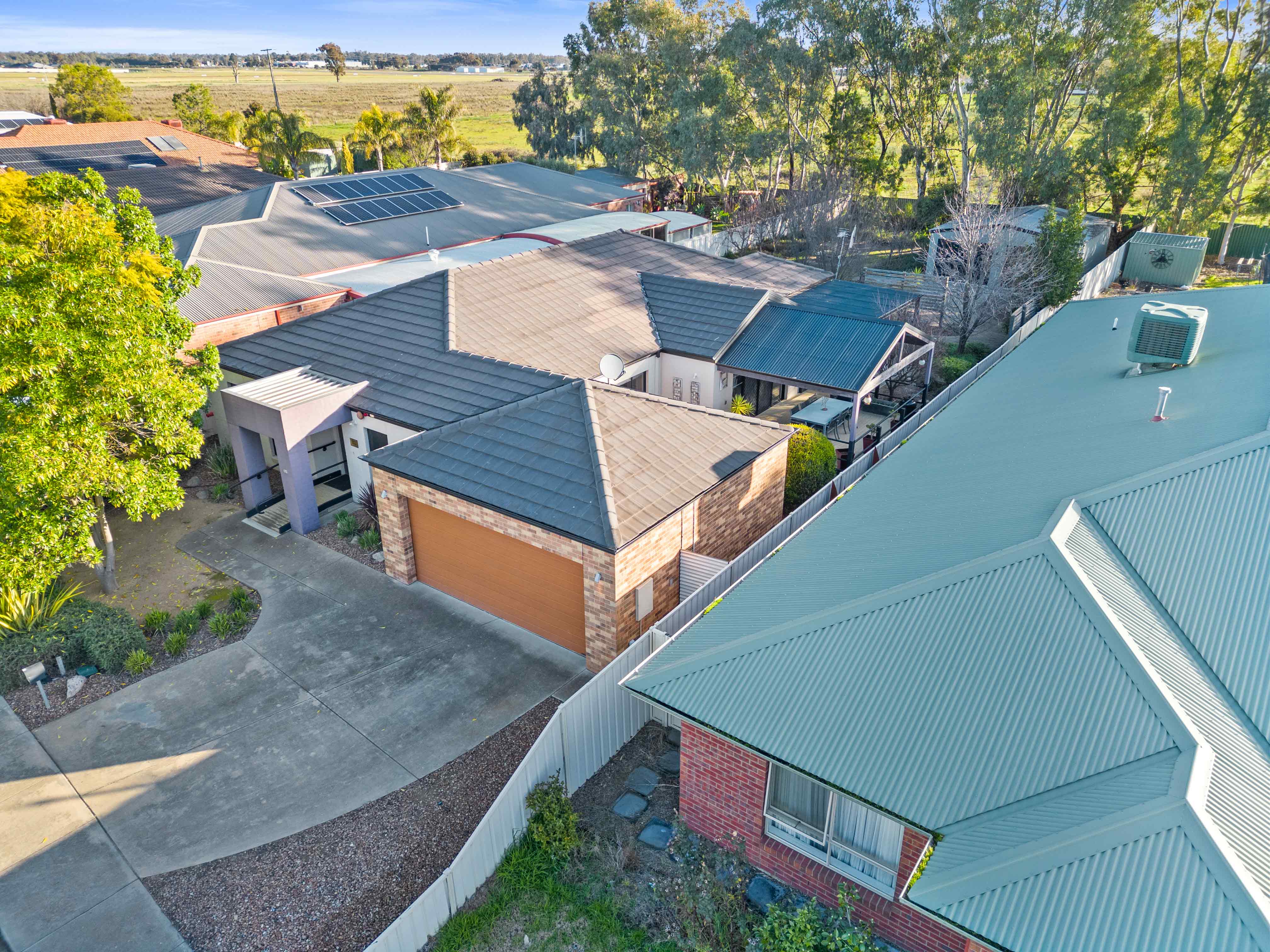 Lovely, newly refurbished, modern home in vibrant Kialla community! — Home image 8