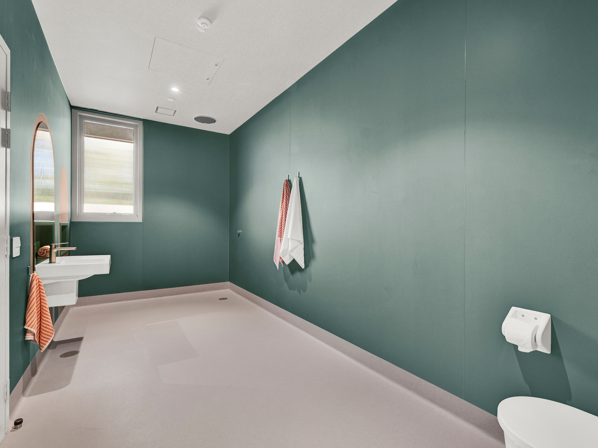 Robust two bedroom Villa with separate living areas in Thomastown — Home image 4