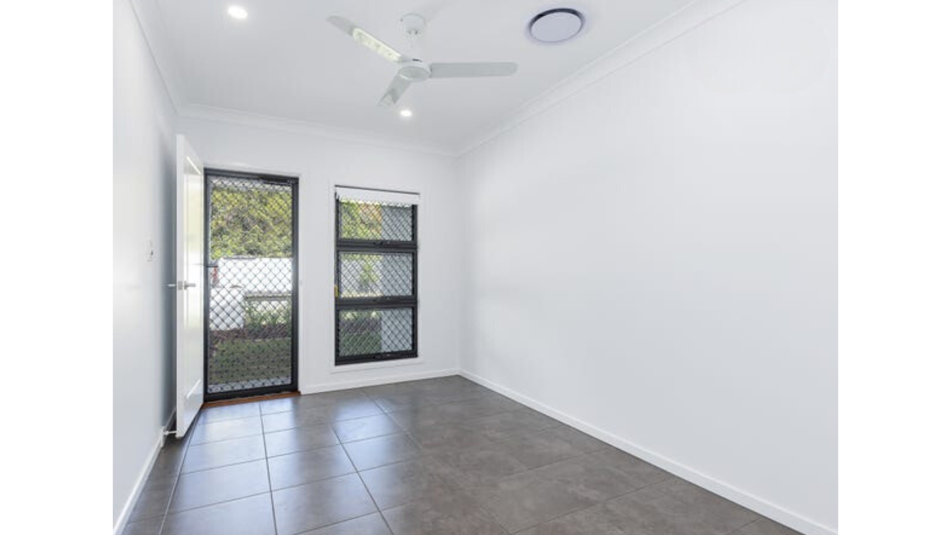 Brand New Furnished House Available in Morayfield. Available for SIL/MTA/STA — Home image 3