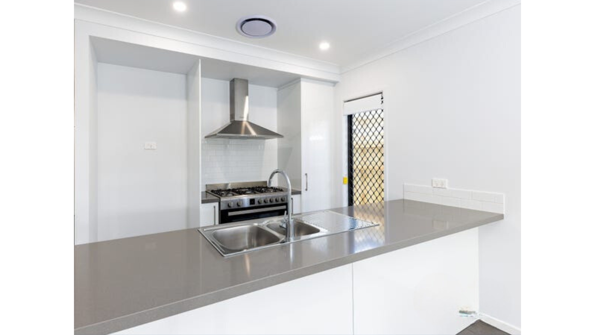 Brand New Furnished House Available in Morayfield. Available for SIL/MTA/STA — Home image 5