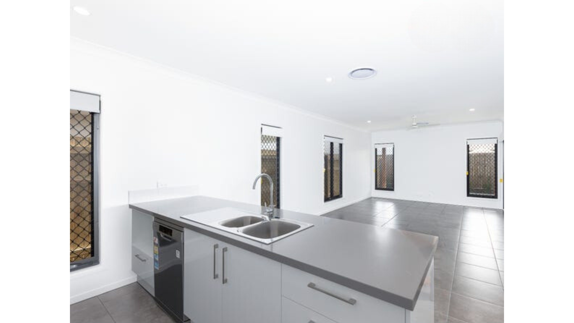 Brand New Furnished House Available in Morayfield. Available for SIL/MTA/STA — Home image 8