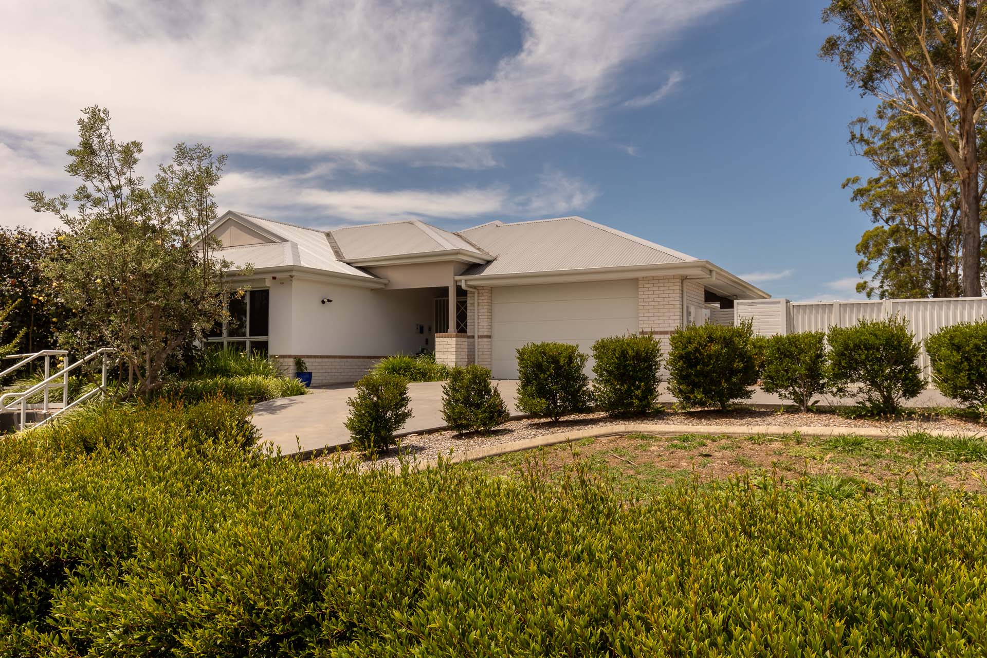 Spacious home with stunning views of Lake Macquarie and the Watagan Mountains — Home image 5
