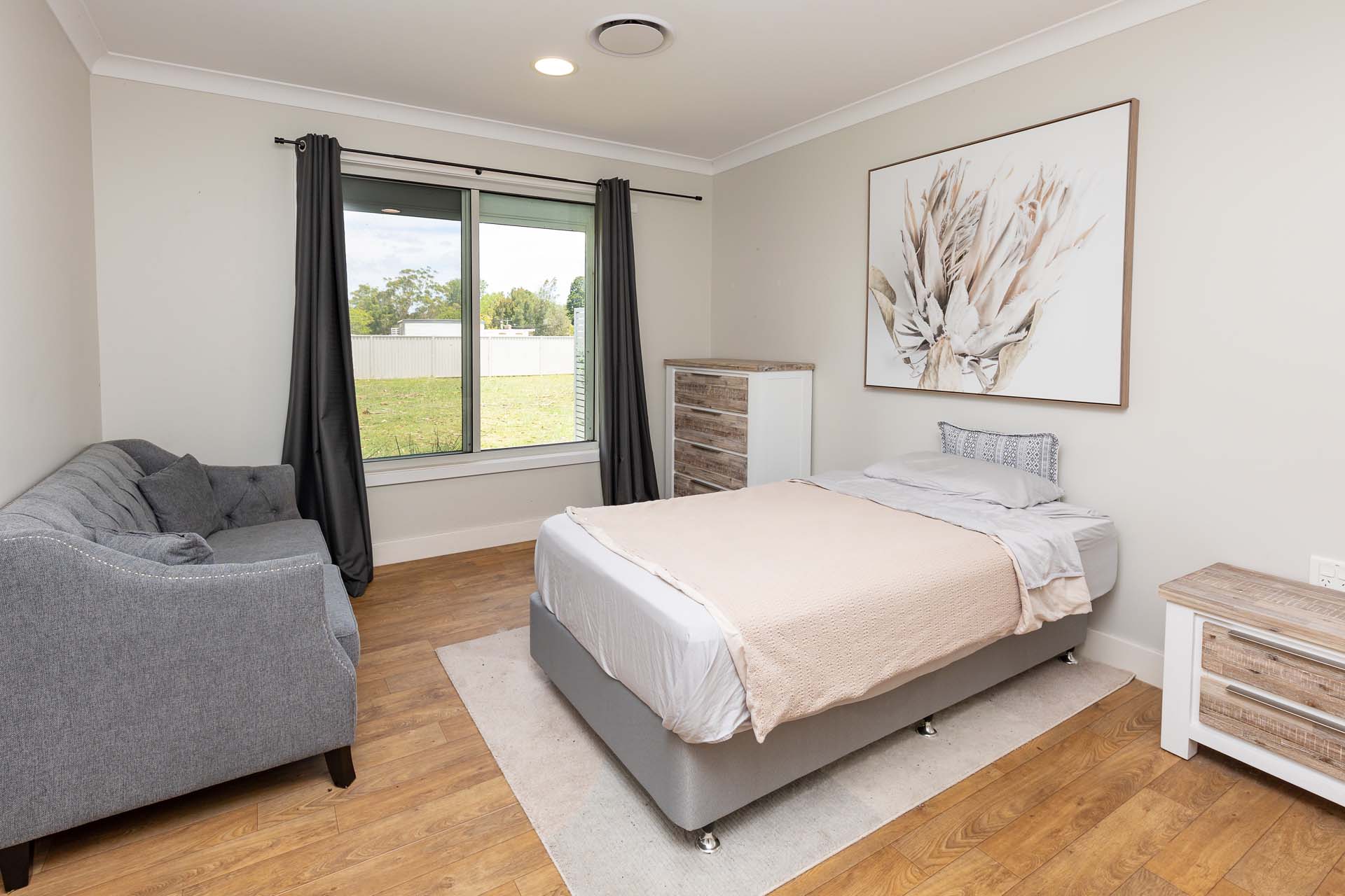 Spacious home with stunning views of Lake Macquarie and the Watagan Mountains — Home image 6