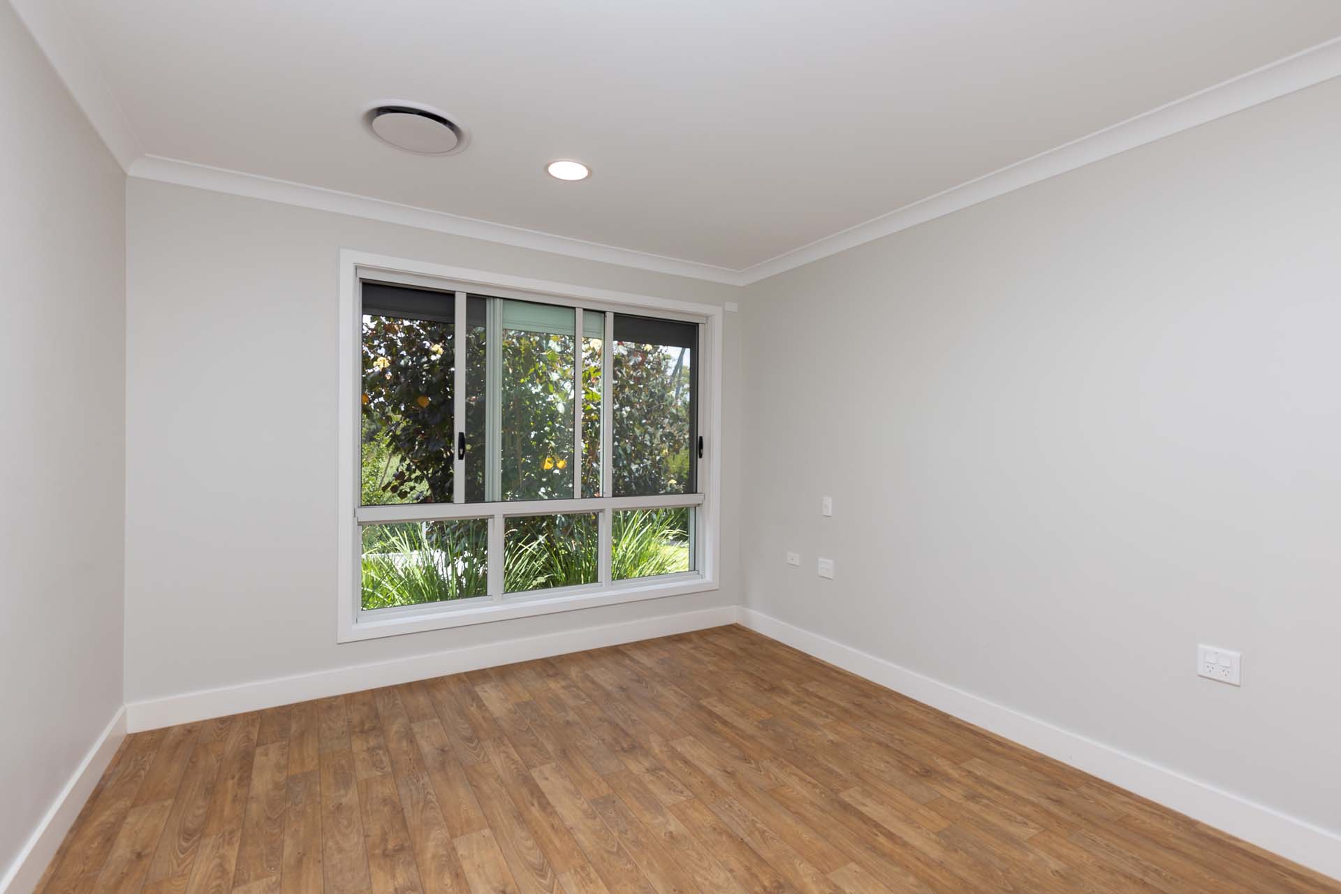Spacious home with stunning views of Lake Macquarie and the Watagan Mountains — Home image 7