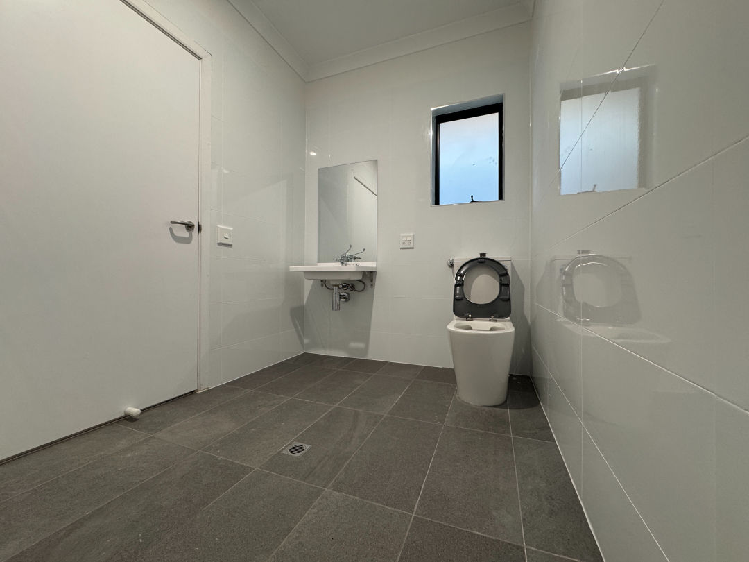 1 Bedroom SDA House - ***ROBUST*** Close to Lyell McEwen Hospital — Home image 8