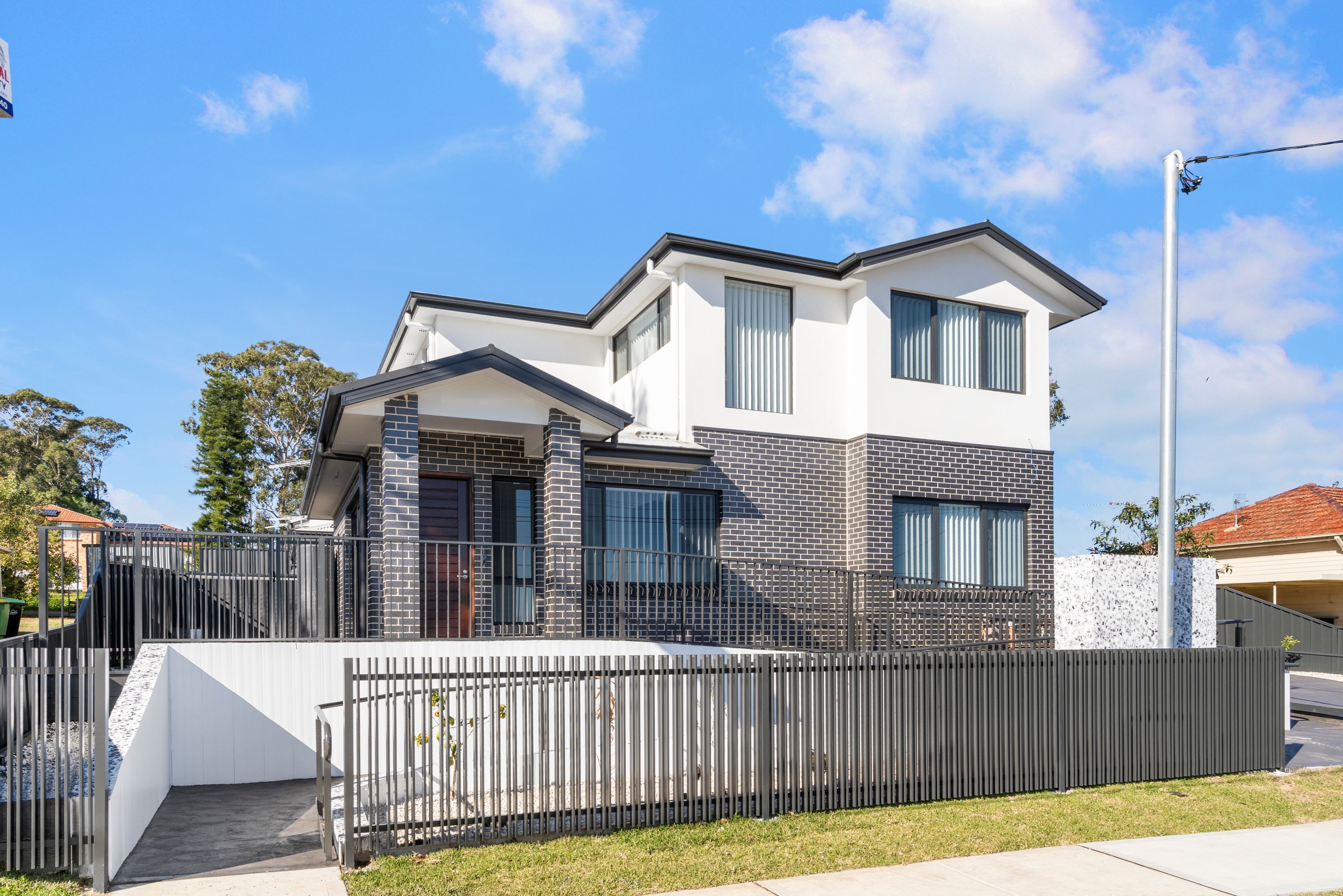 Available 4 Bedroom Townhouse on Meadows Rd, Mount Pritchard NSW 2170 — Home image 2