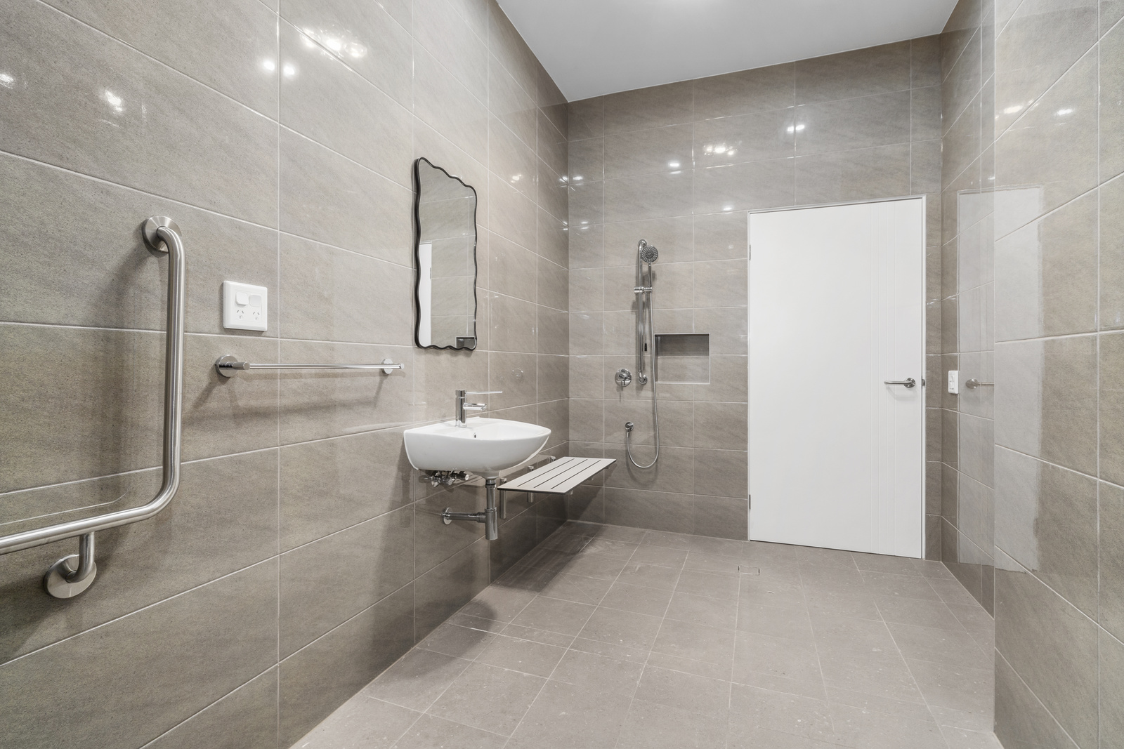 Available 4 Bedroom Townhouse on Meadows Rd, Mount Pritchard NSW 2170 — Home image 4