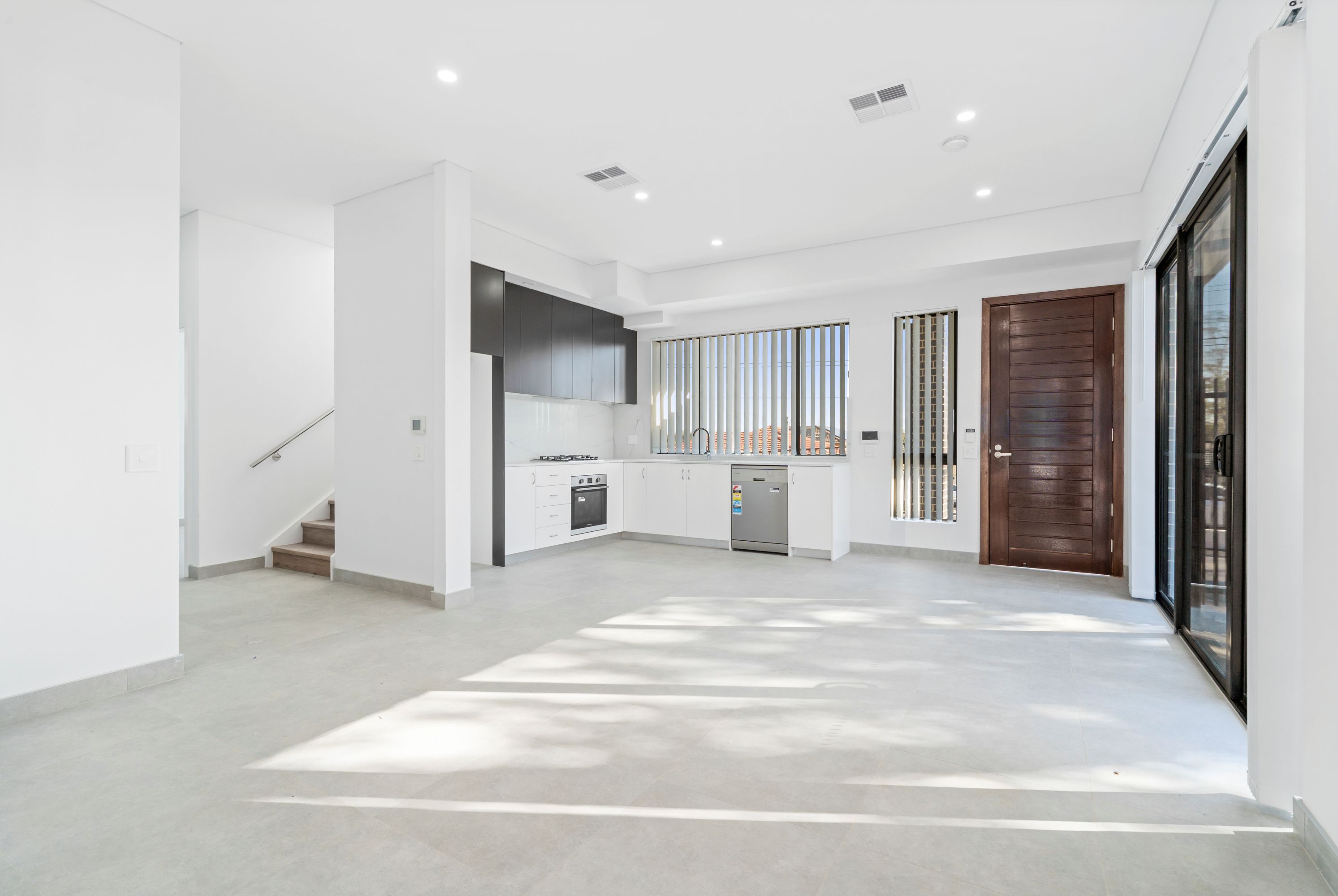 Available 4 Bedroom Townhouse on Meadows Rd, Mount Pritchard NSW 2170 — Home image 5