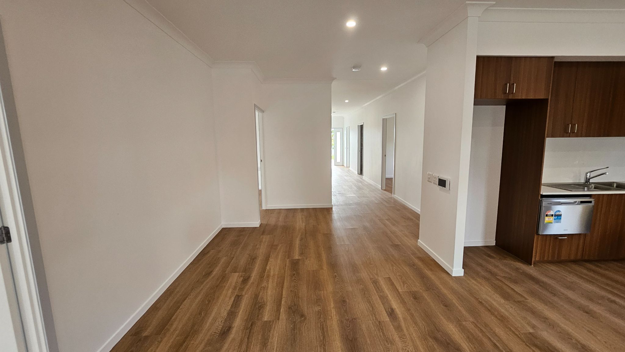Stunning Spacious New Build in Collingwood Park — Home image 3