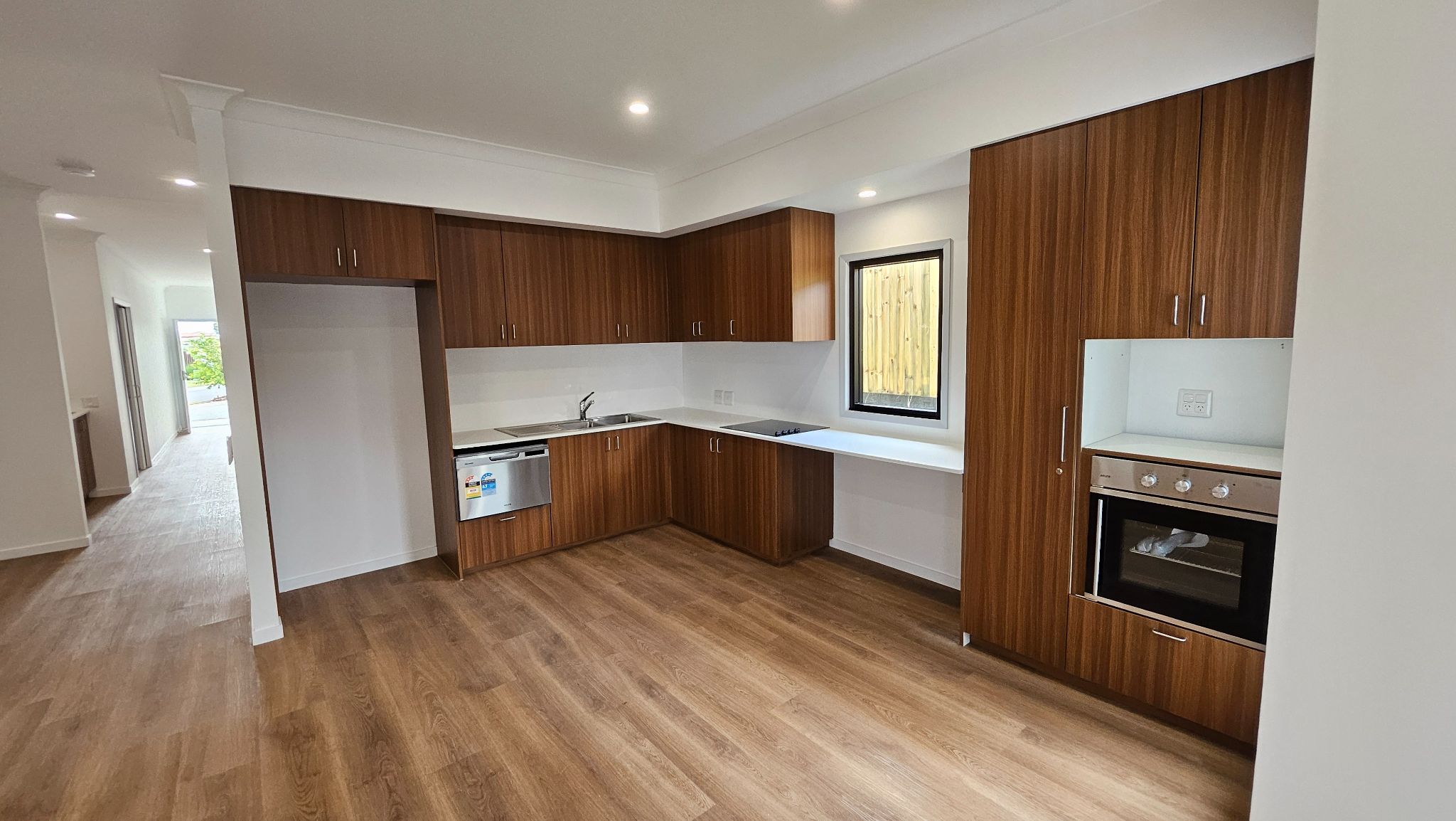 Stunning Spacious New Build in Collingwood Park — Home image 8
