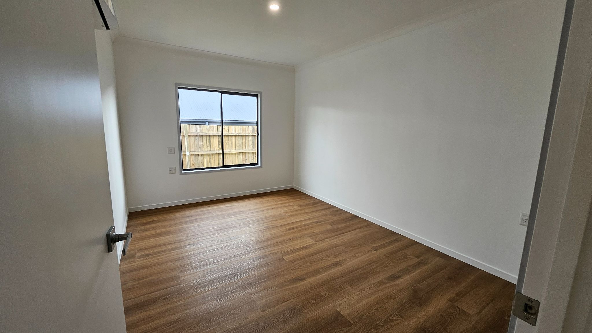 Stunning Spacious New Build in Collingwood Park — Home image 9