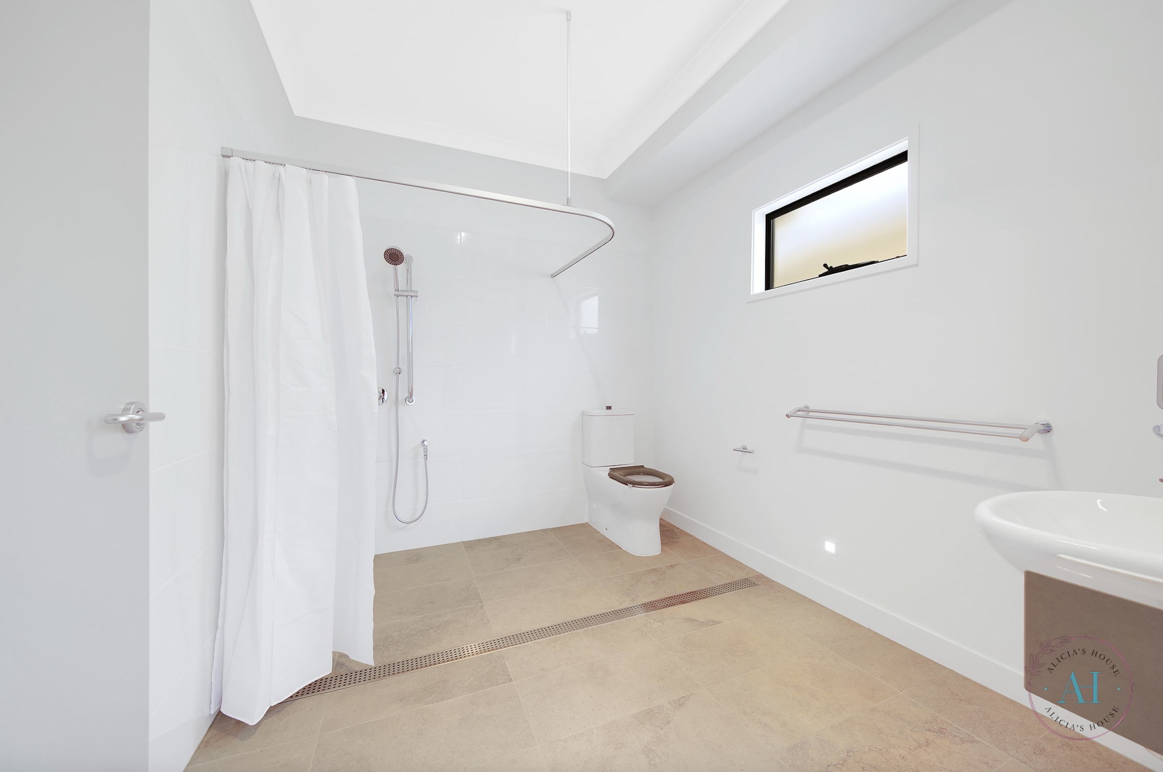 Modern Spacious HPS Home! — Home image 8