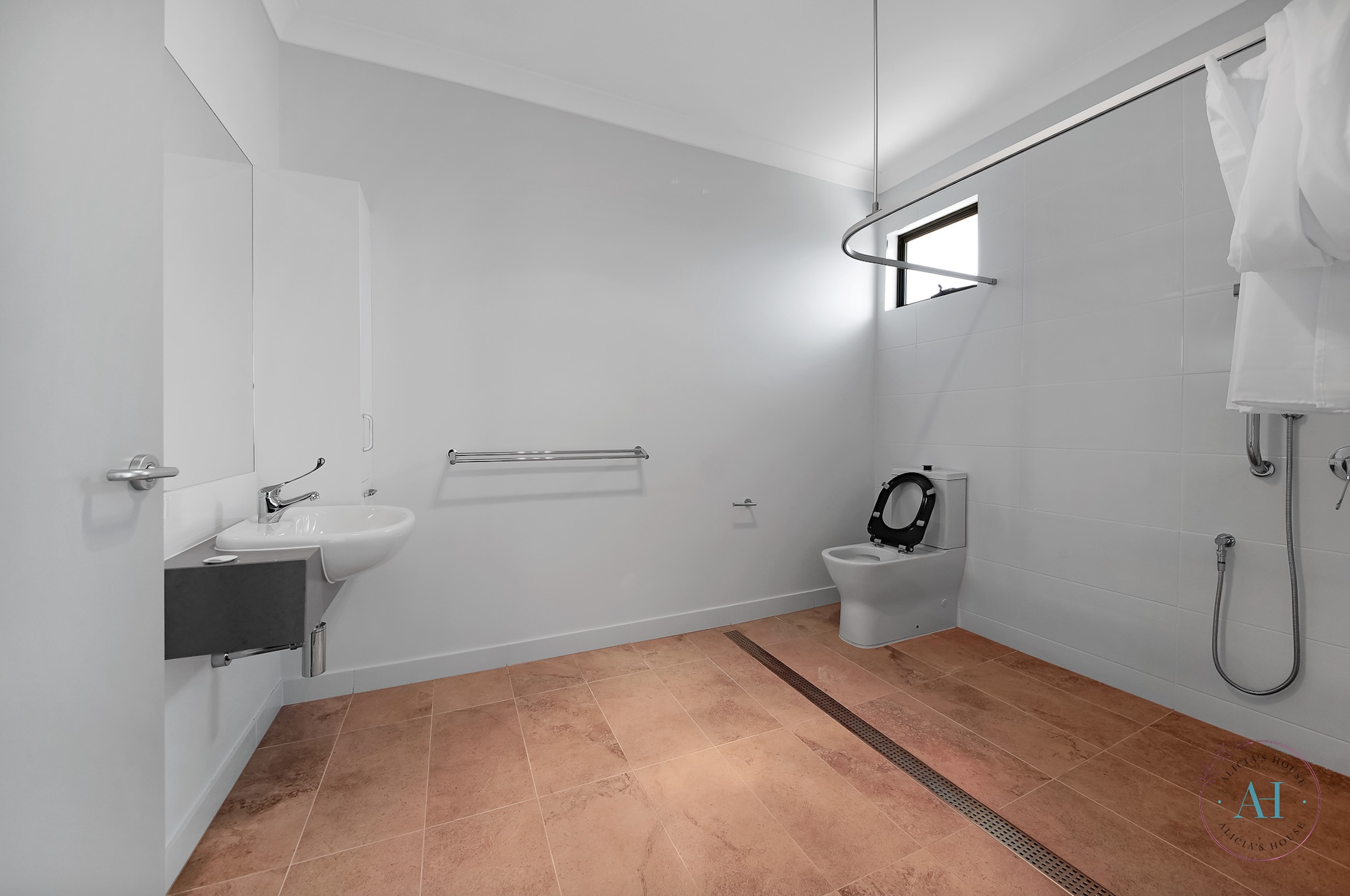 Modern Spacious HPS Home! — Home image 10