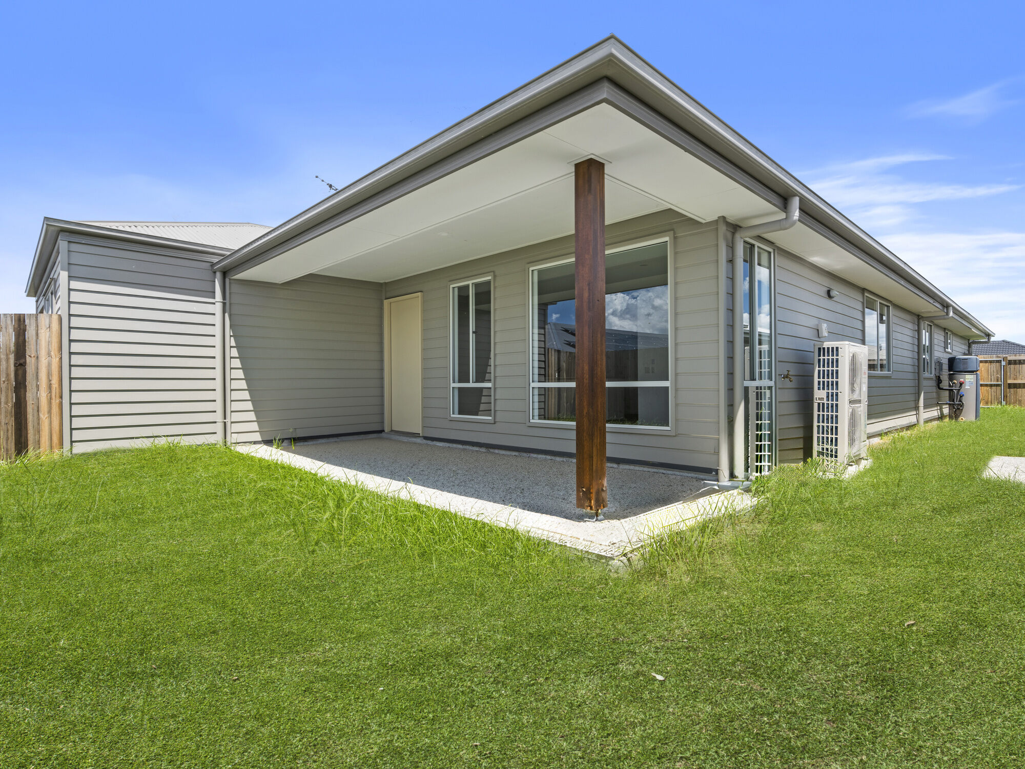 ROBUST HOME IN LOGAN RESERVE QLD — Home image 2